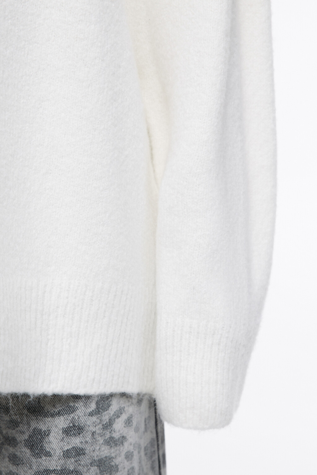 Джемпер oversize вязаный с принтом-надписью - цвет бежевый - 8