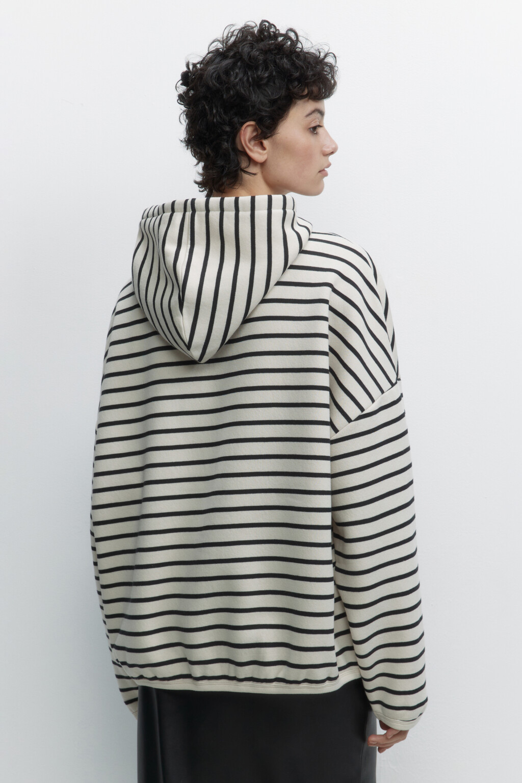 Худи oversize утепленная в полоску с капюшоном - цвет черный - 3