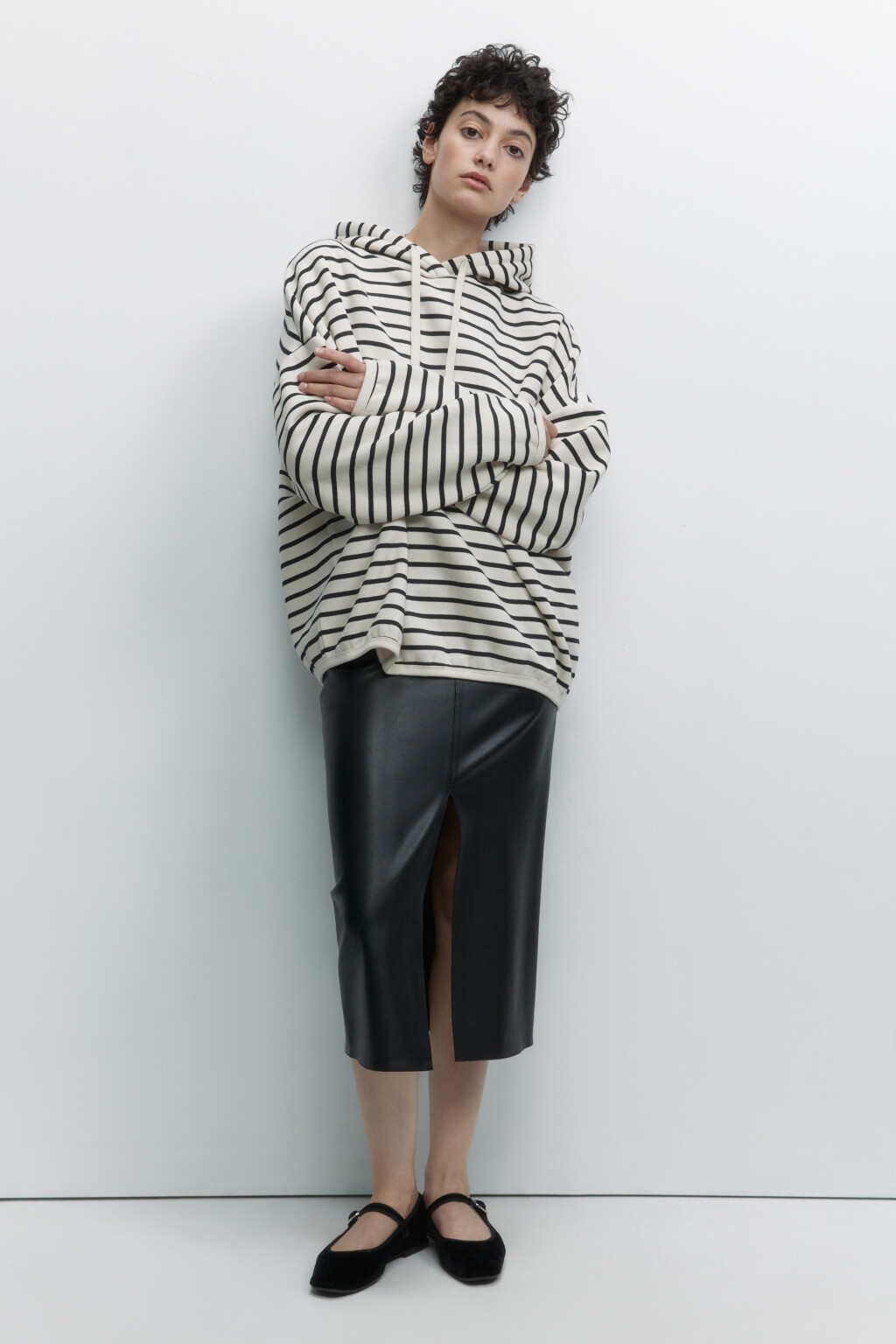 Худи oversize утепленная в полоску с капюшоном - цвет черный - 4