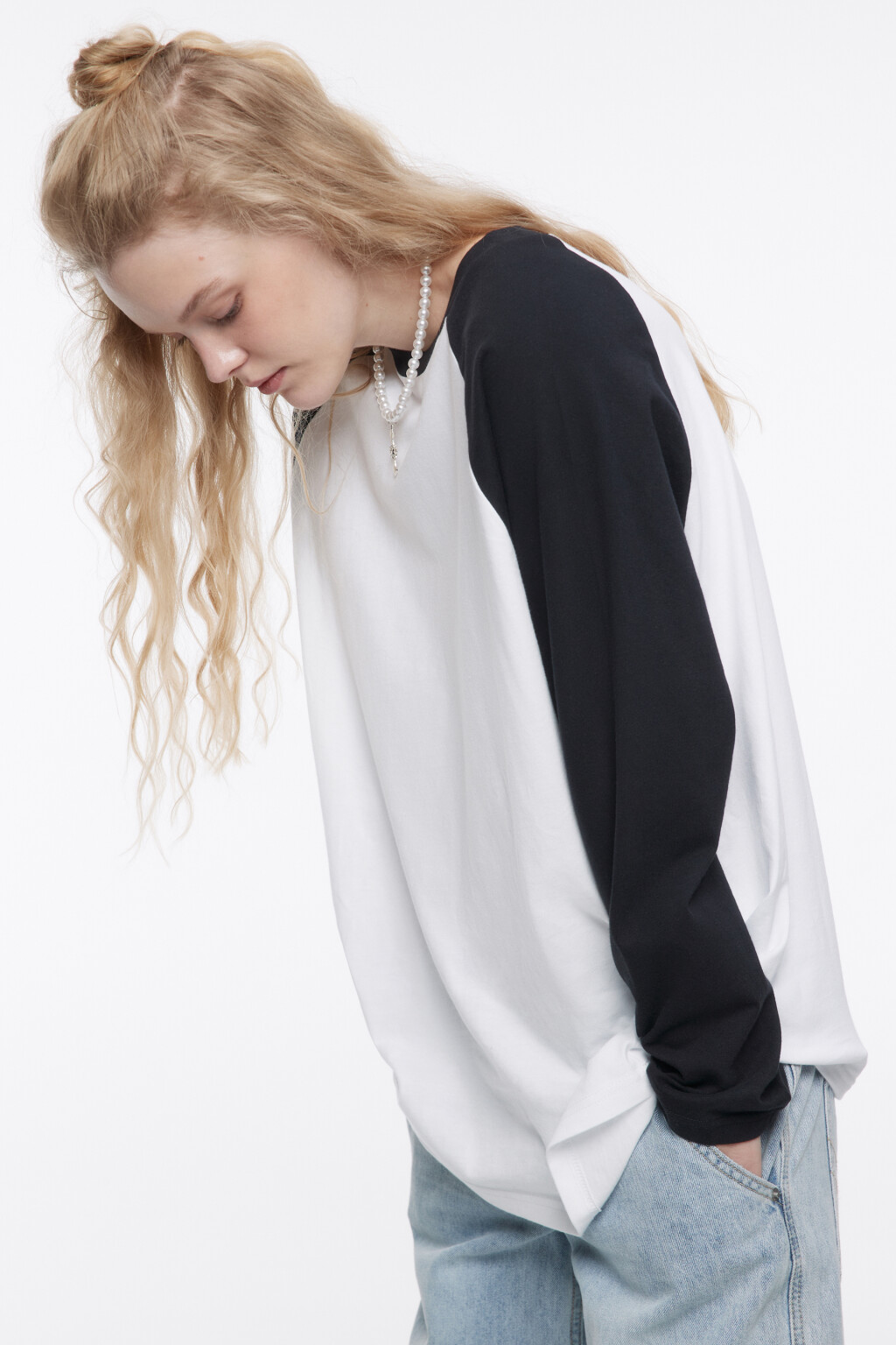 Лонгслив oversize с контрастными рукавами реглан - цвет черный - 1