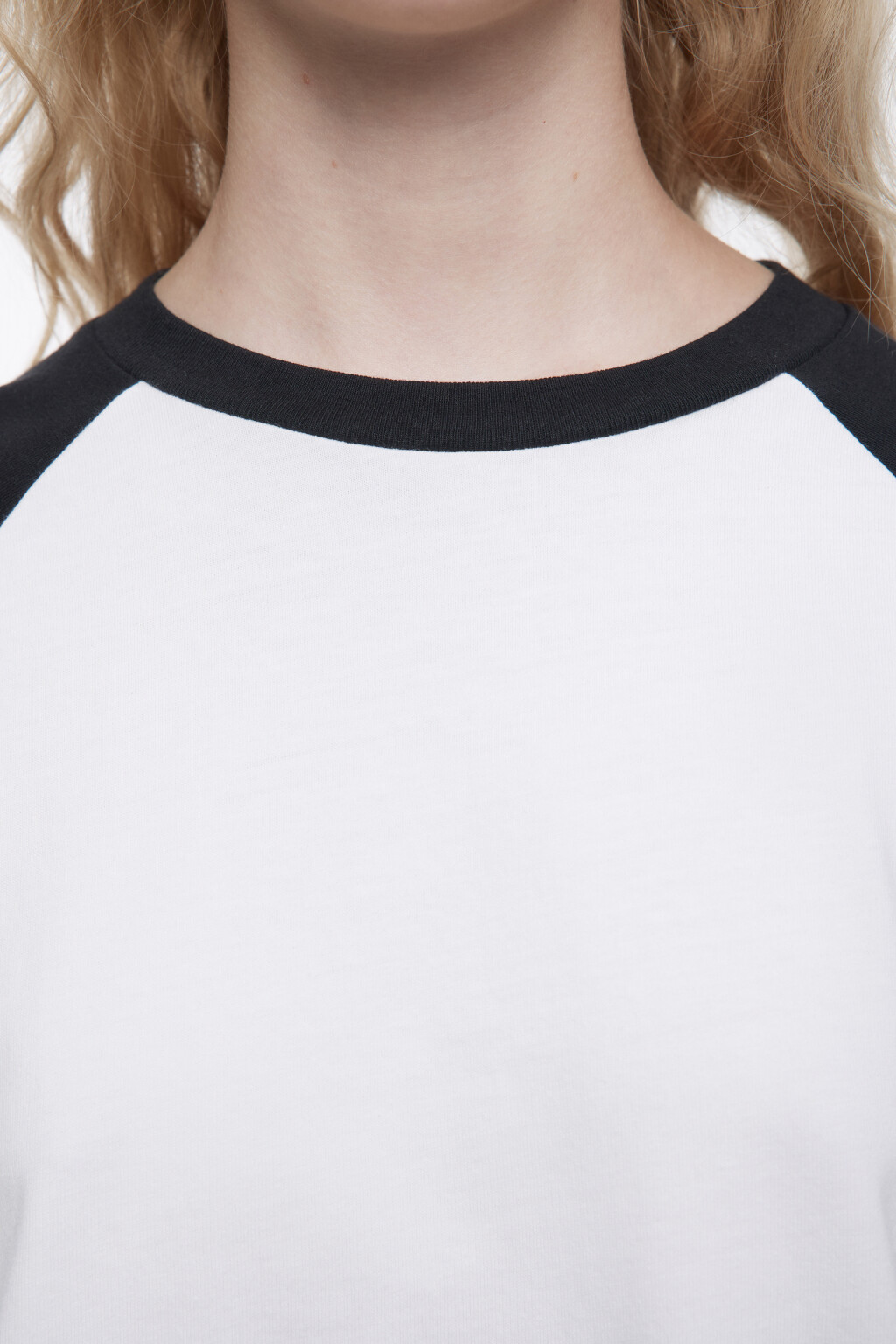 Лонгслив oversize с контрастными рукавами реглан - цвет черный - 6