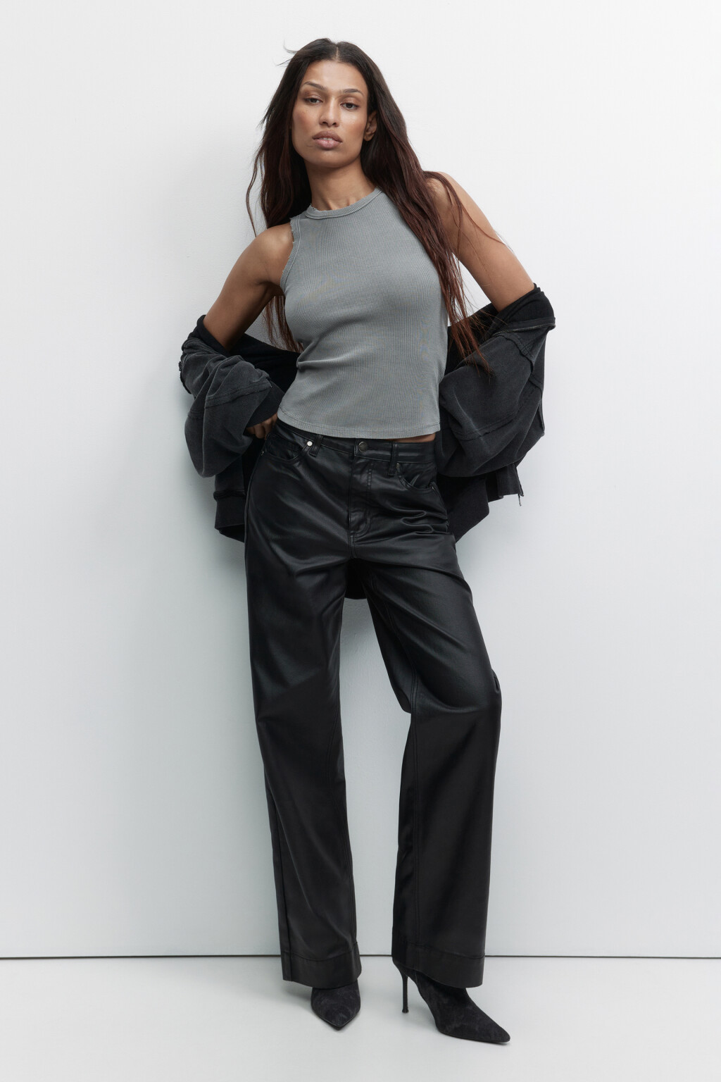 Майка хлопковая рваная с состаренным эффектом - цвет серый - 4