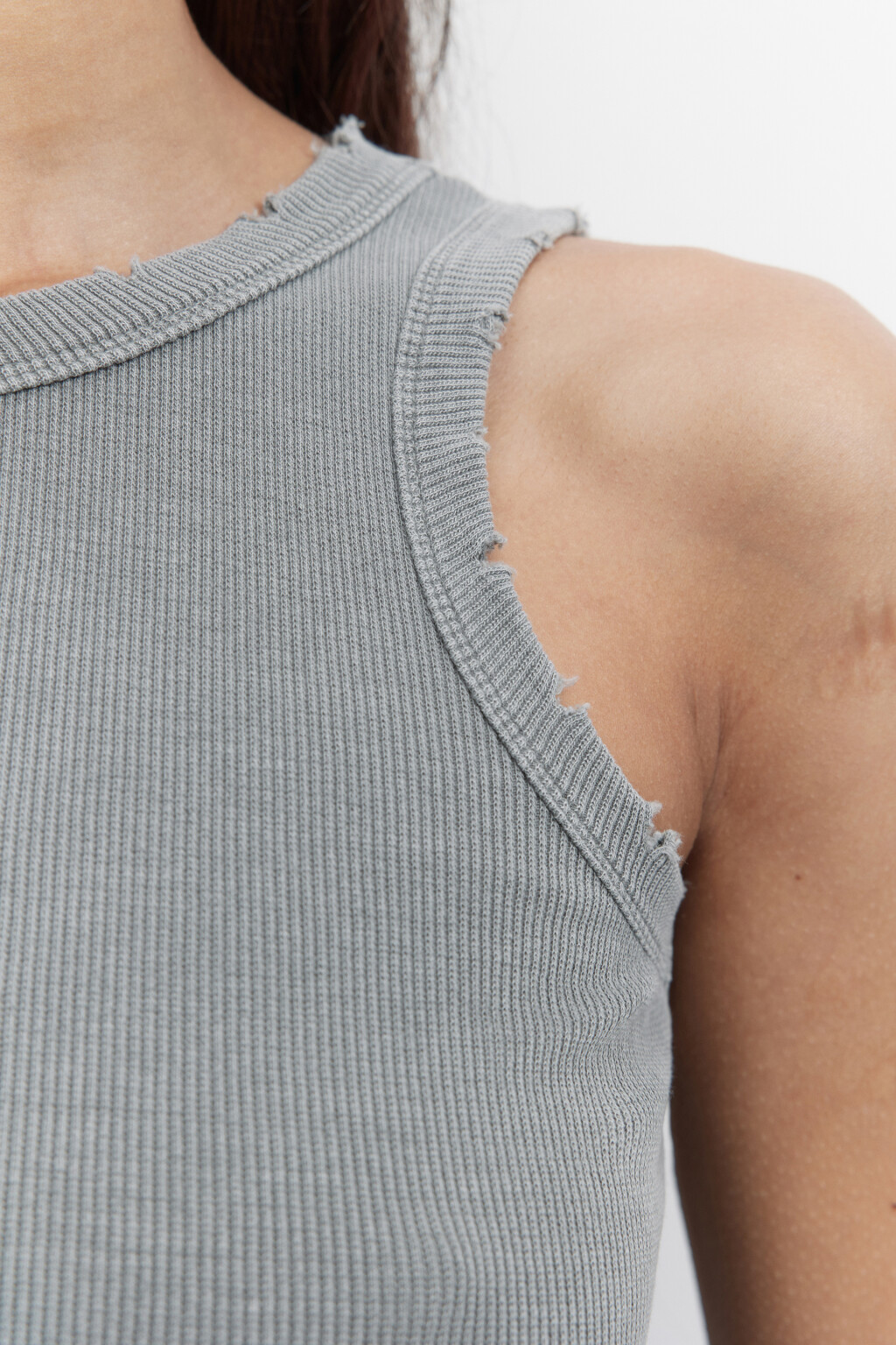 Майка хлопковая рваная с состаренным эффектом - цвет серый - 6