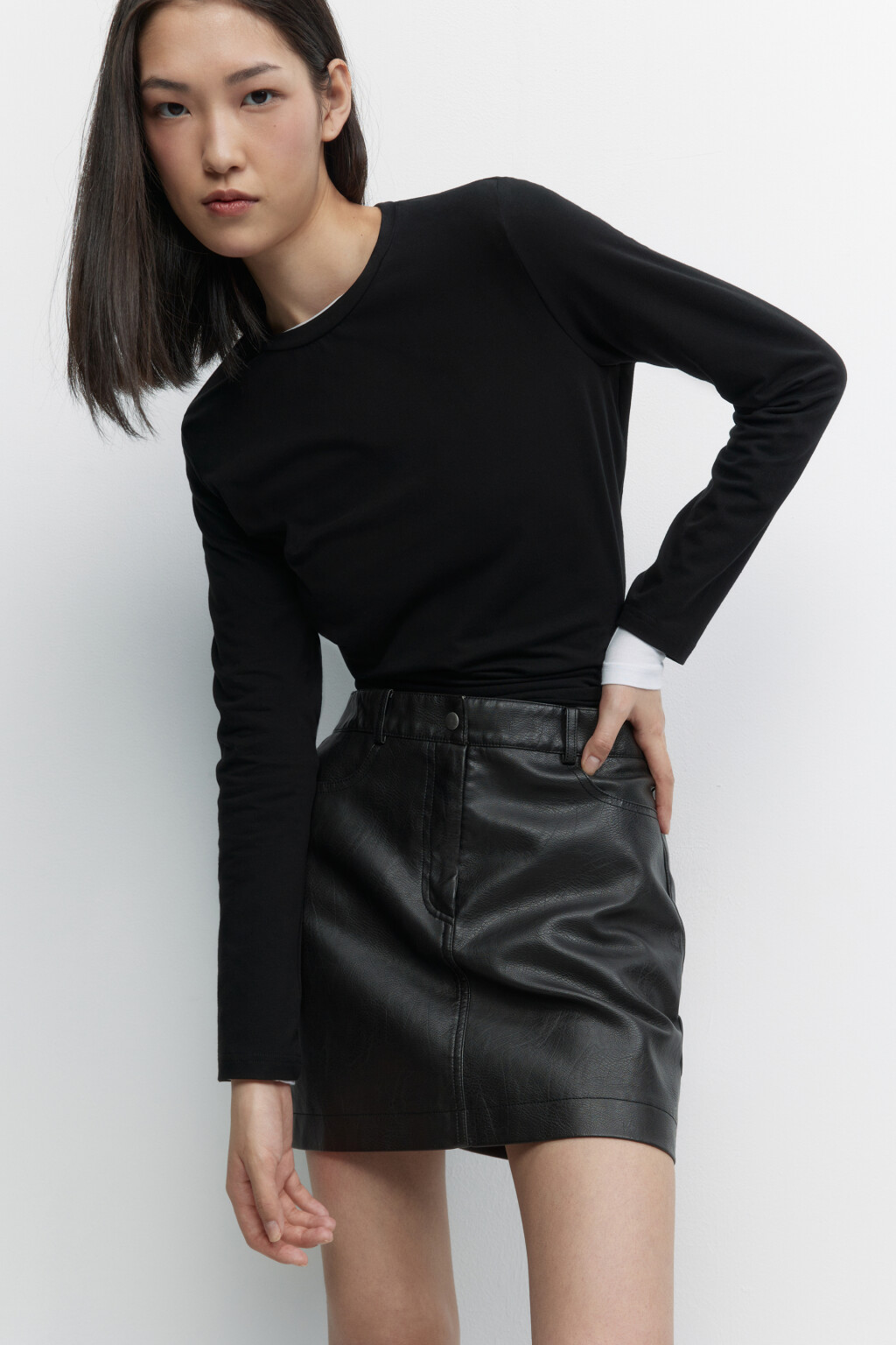 Лонгслив прямой хлопковый в базовых цветах - цвет черный - 2