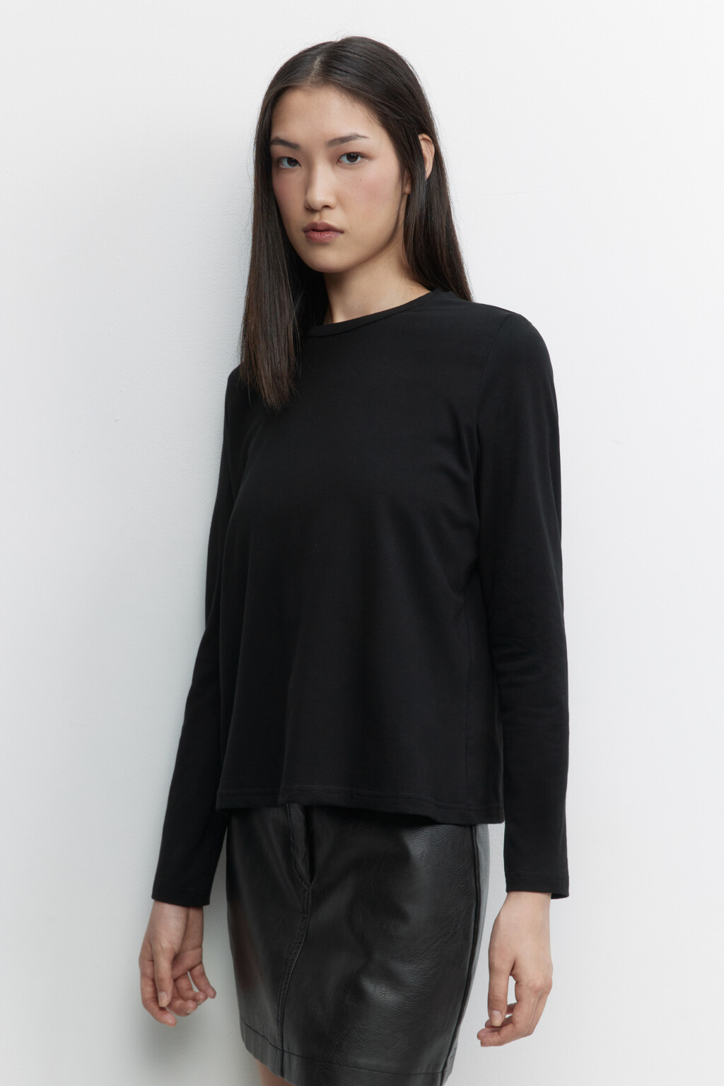 Лонгслив прямой хлопковый в базовых цветах - цвет черный - 4