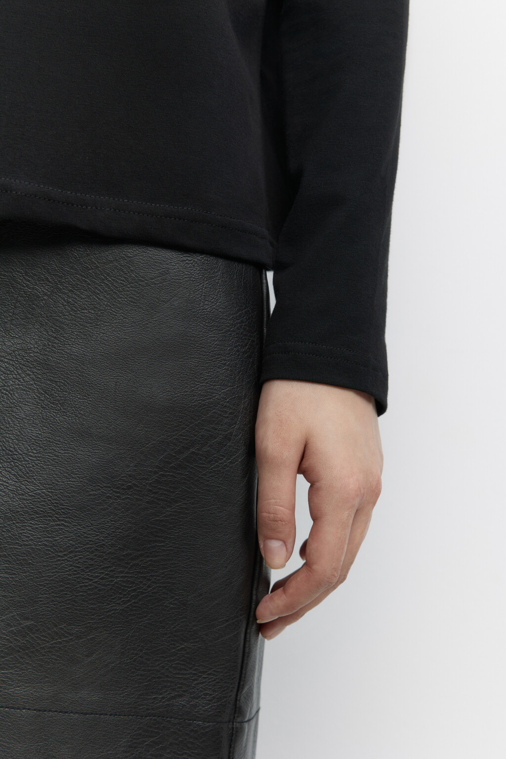 Лонгслив прямой хлопковый в базовых цветах - цвет черный - 7
