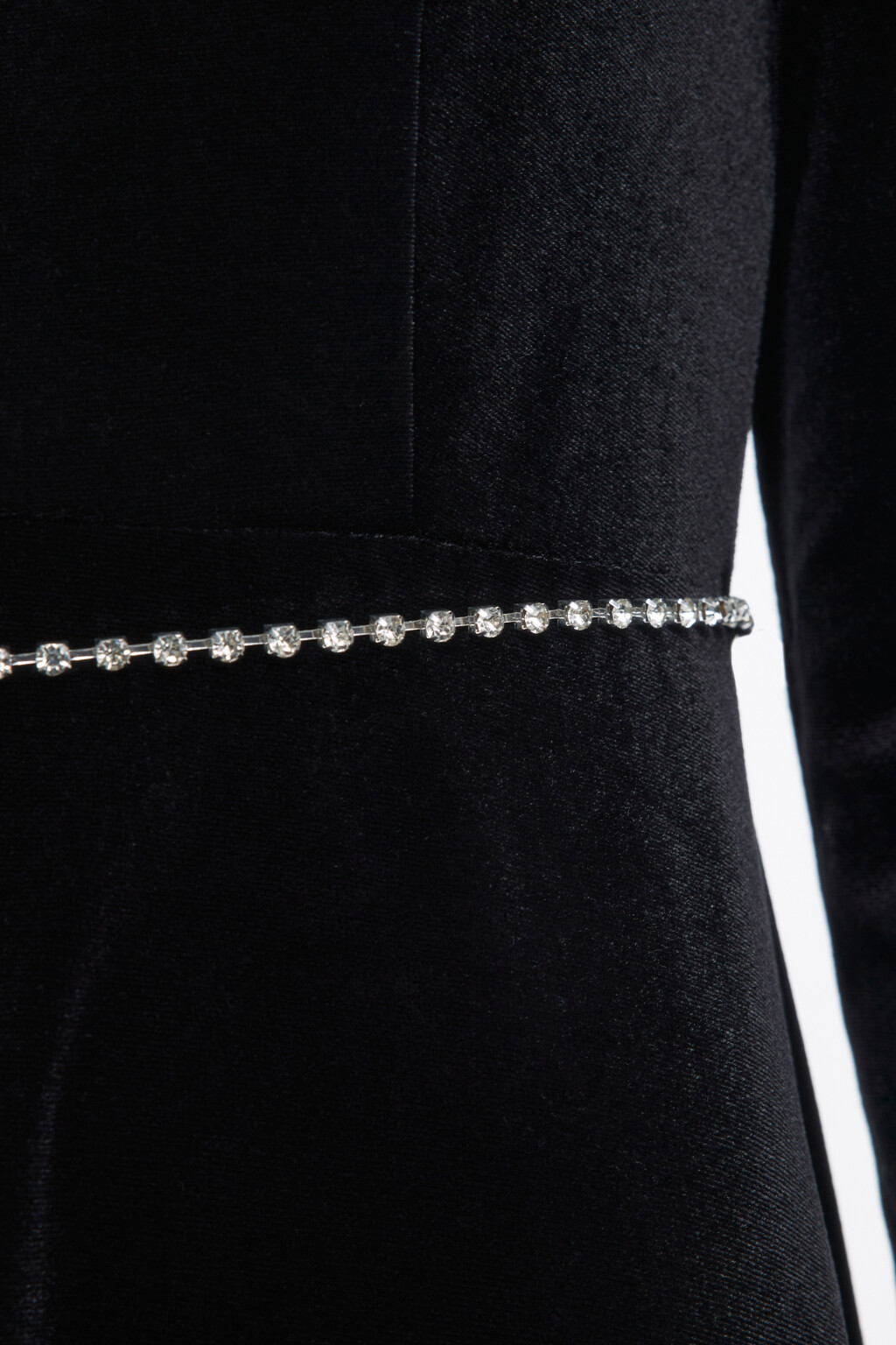 Платье бархатное с пояском из страз - цвет черный - 8