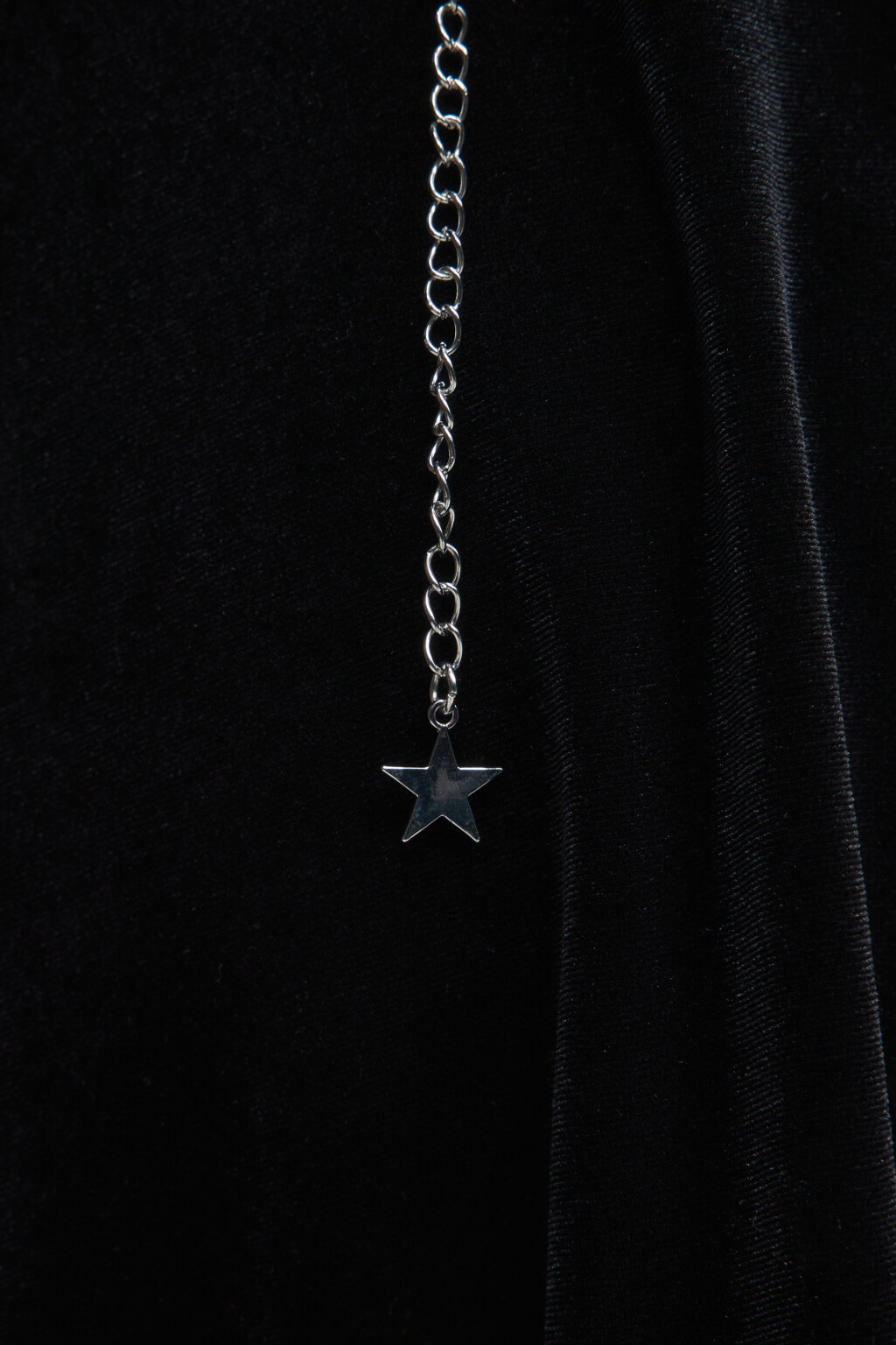 Платье бархатное с пояском из страз - цвет черный - 9