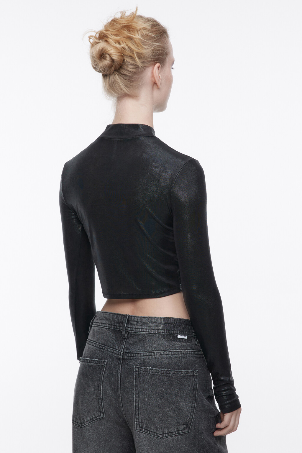 Топ-лонгслив облегающий из блестящей ткани - цвет черный - 5