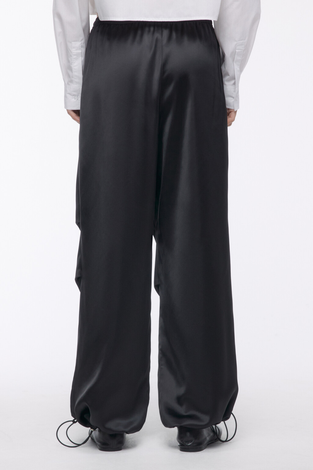 Брюки-парашюты атласные с драпировками - цвет черный - 4