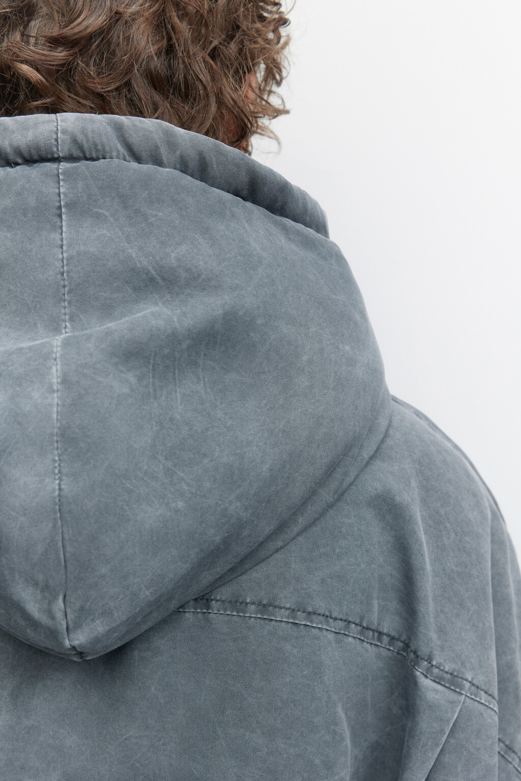 Куртка-бомбер с капюшоном и состаренным эффектом - цвет серый - 8