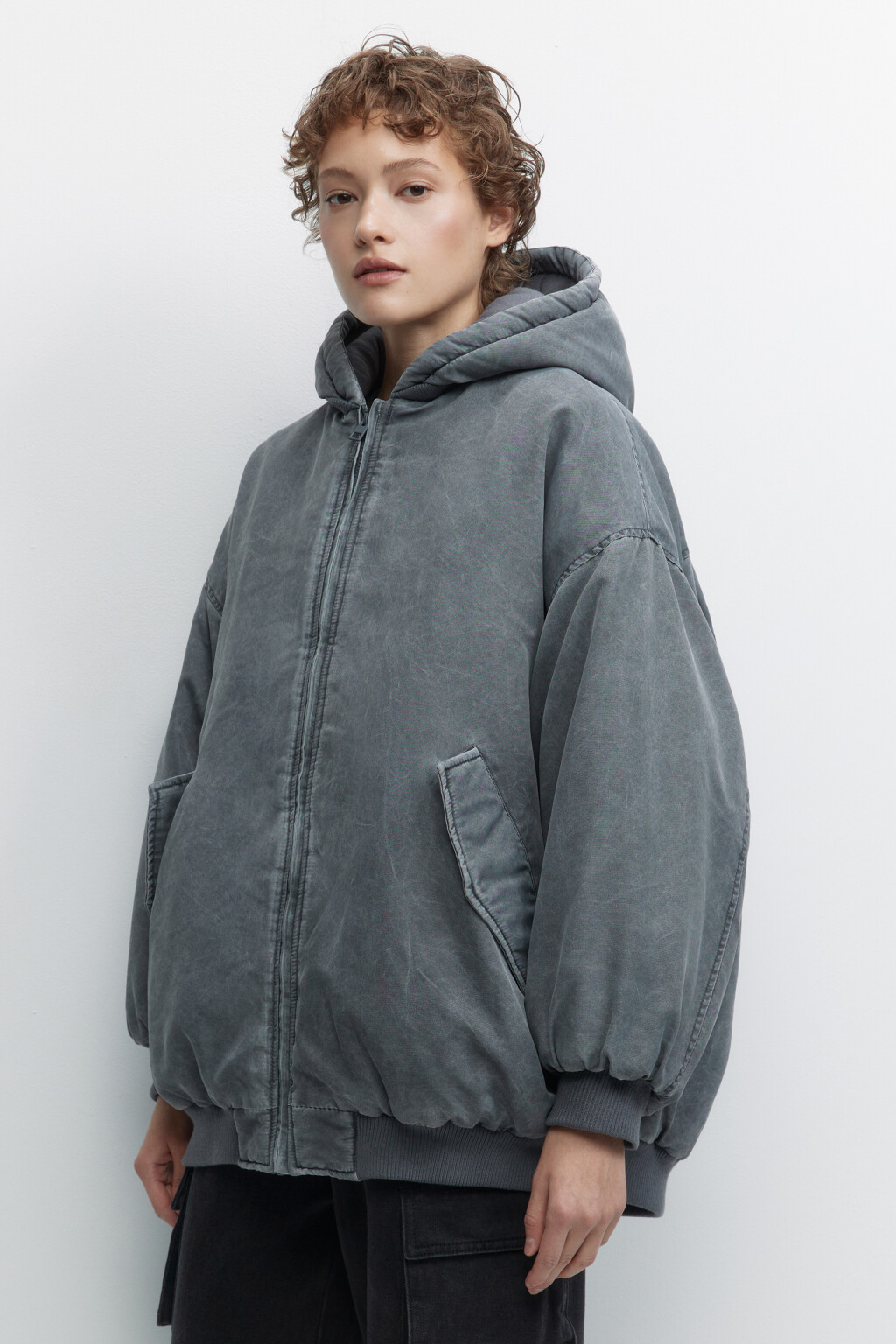 Куртка-бомбер с капюшоном и состаренным эффектом - цвет серый - 2