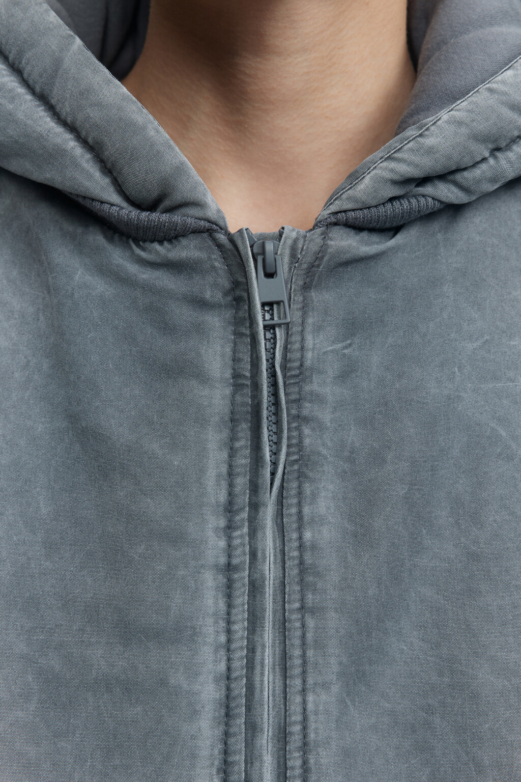 Куртка-бомбер с капюшоном и состаренным эффектом - цвет серый - 10