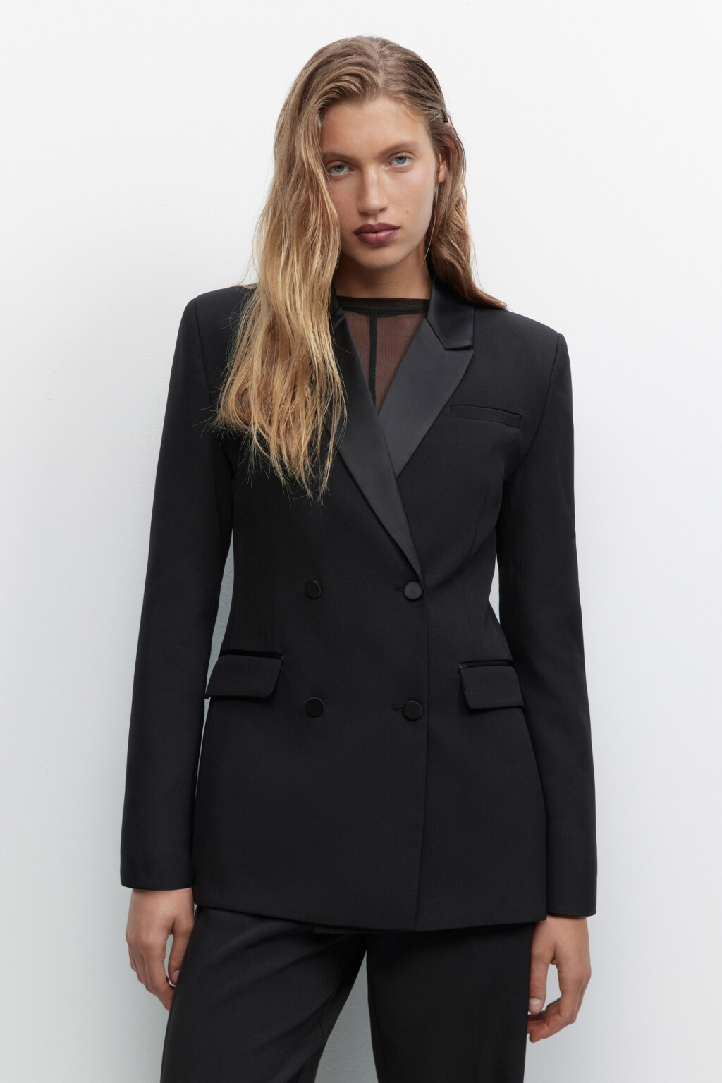 Пиджак приталенный с атласными лацканами - цвет черный - 3