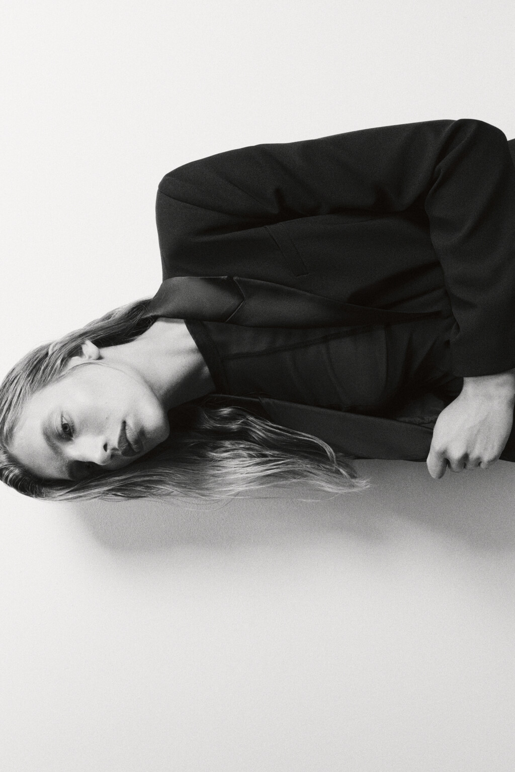 Пиджак приталенный с атласными лацканами - цвет черный - 11