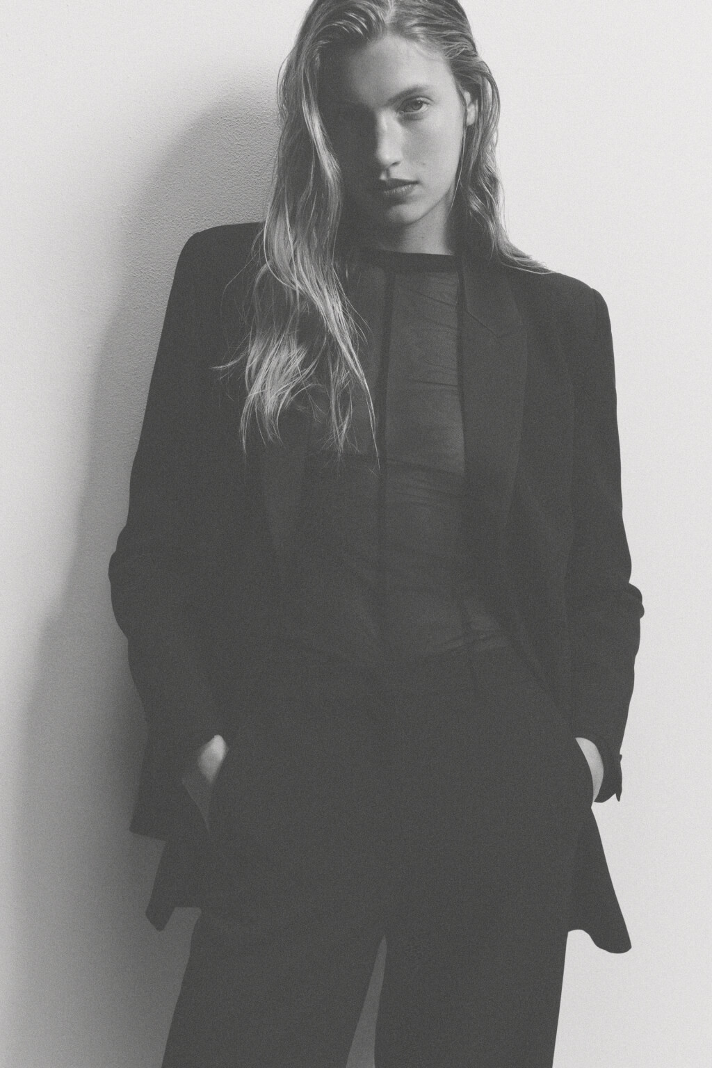 Пиджак приталенный с атласными лацканами - цвет черный - 2