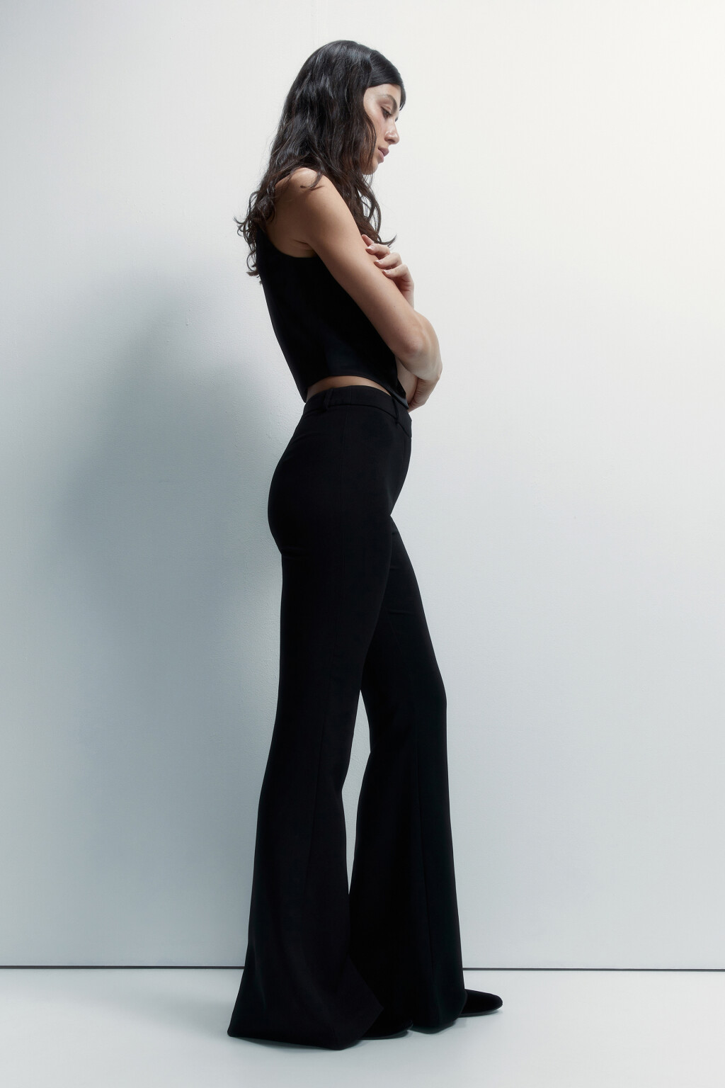 Брюки клеш костюмные с низкой посадкой - цвет черный - 5