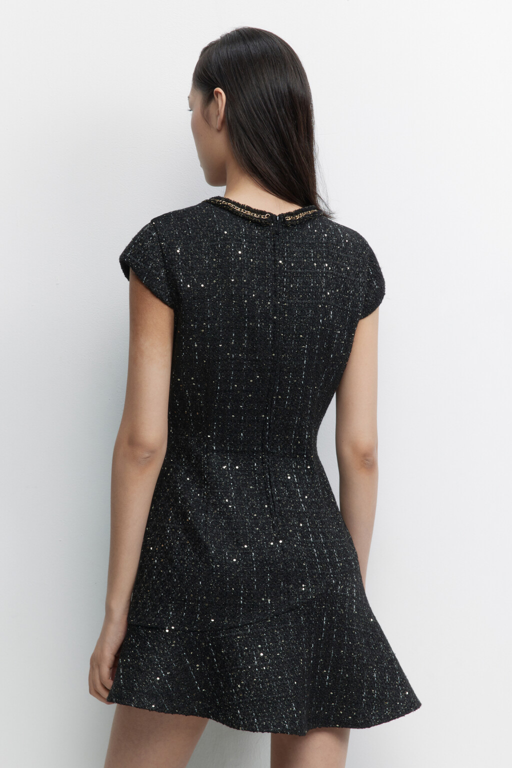 Платье мини твидовое с блестящими нитями - цвет черный - 5