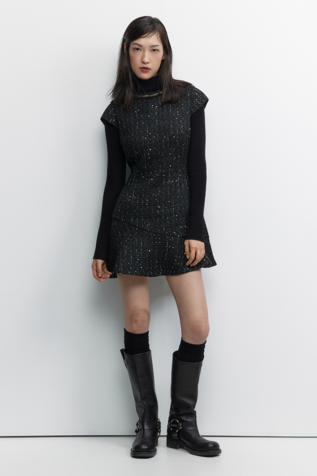 Платье мини твидовое с блестящими нитями - цвет черный - 2