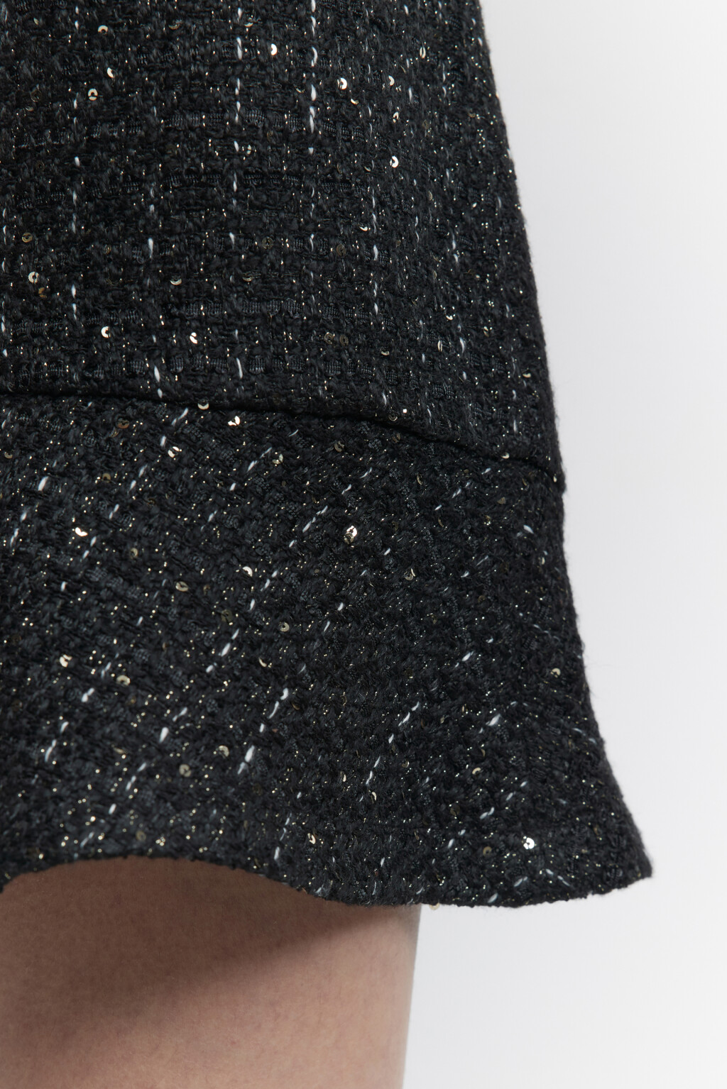 Платье мини твидовое с блестящими нитями - цвет черный - 7