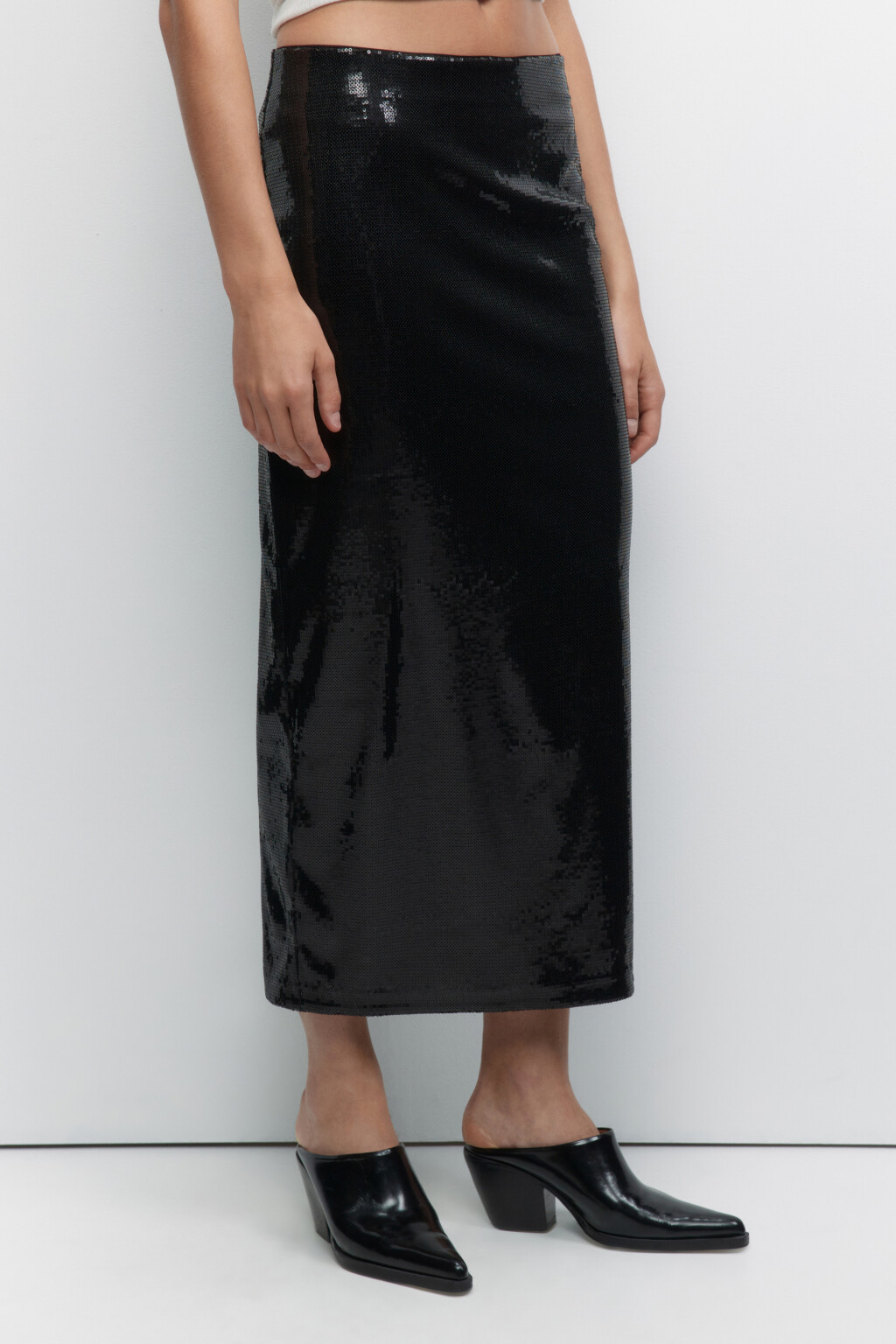Юбка миди облегающая из блестящих пайеток - цвет черный - 4