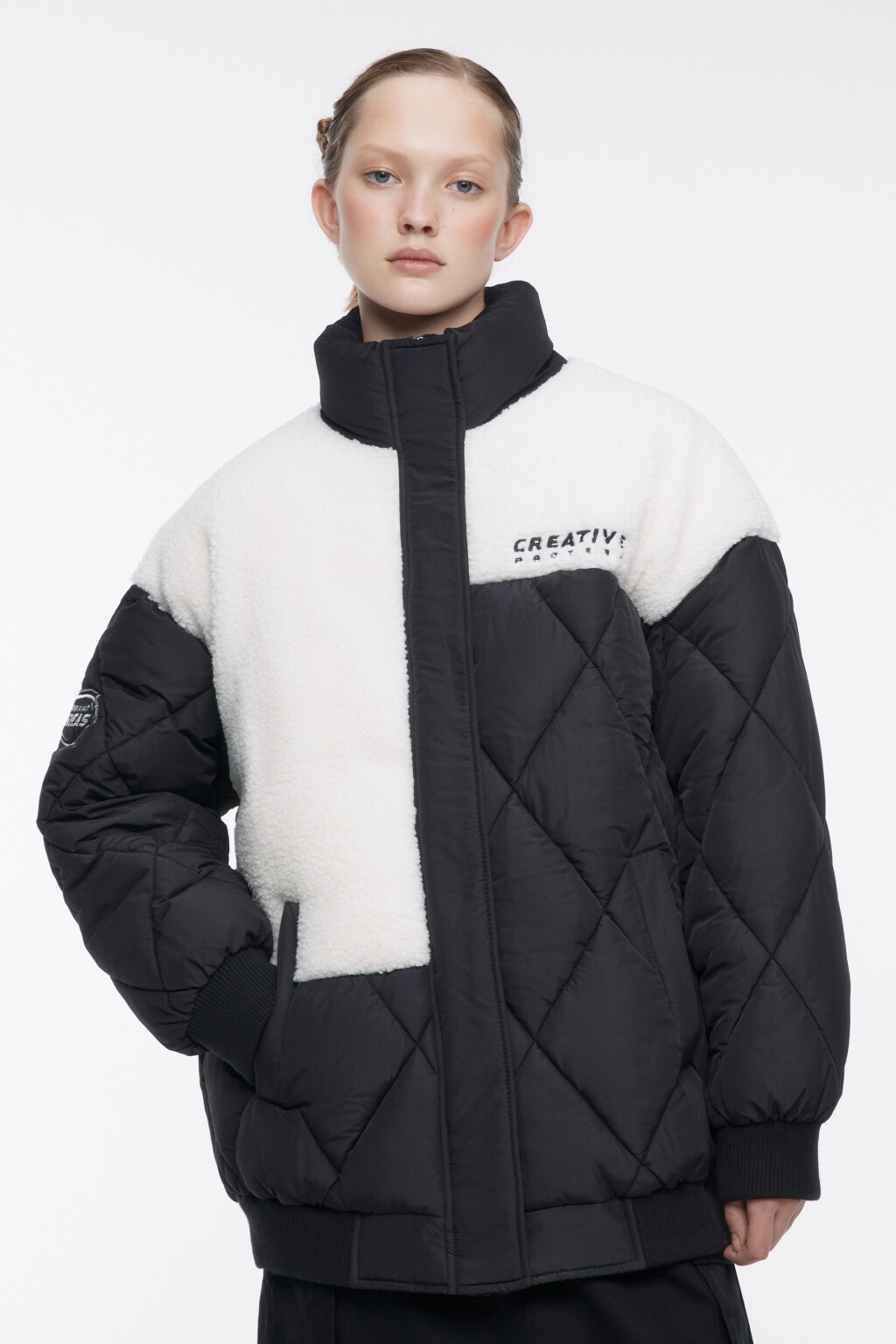Куртка стеганая с меховыми вставками и принтом - цвет черный - 3