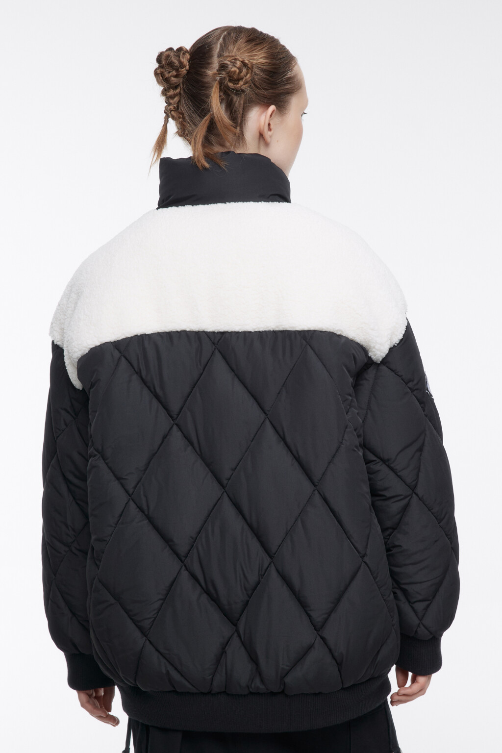 Куртка стеганая с меховыми вставками и принтом - цвет черный - 5