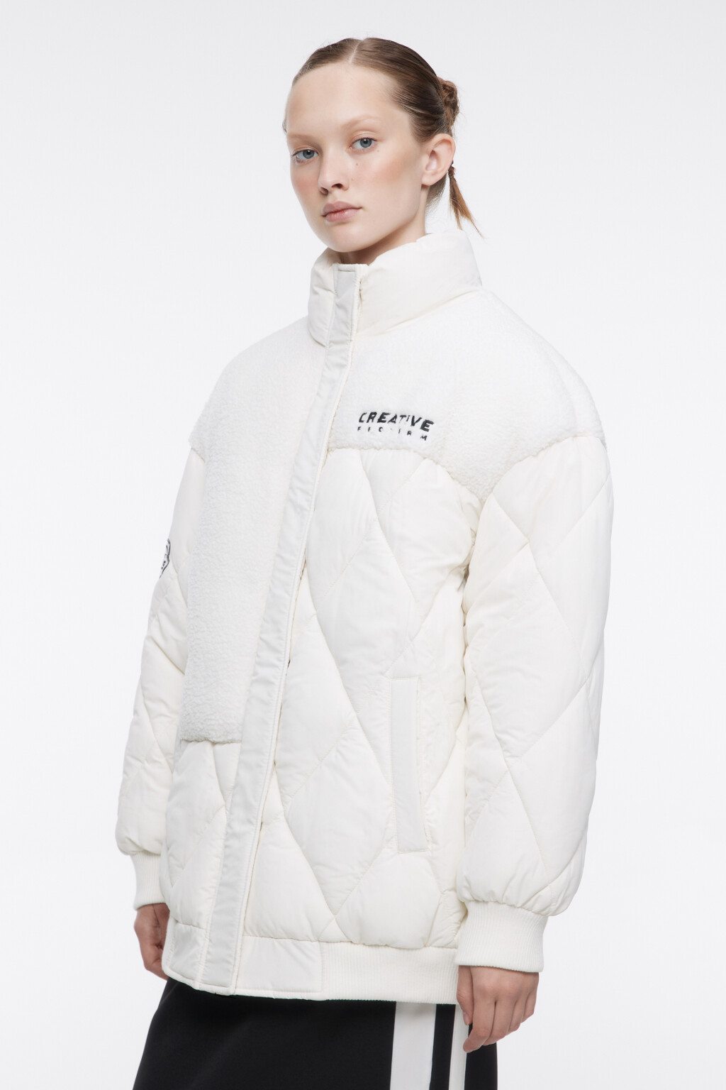 Куртка стеганая с меховыми вставками и принтом - цвет молочный - 5