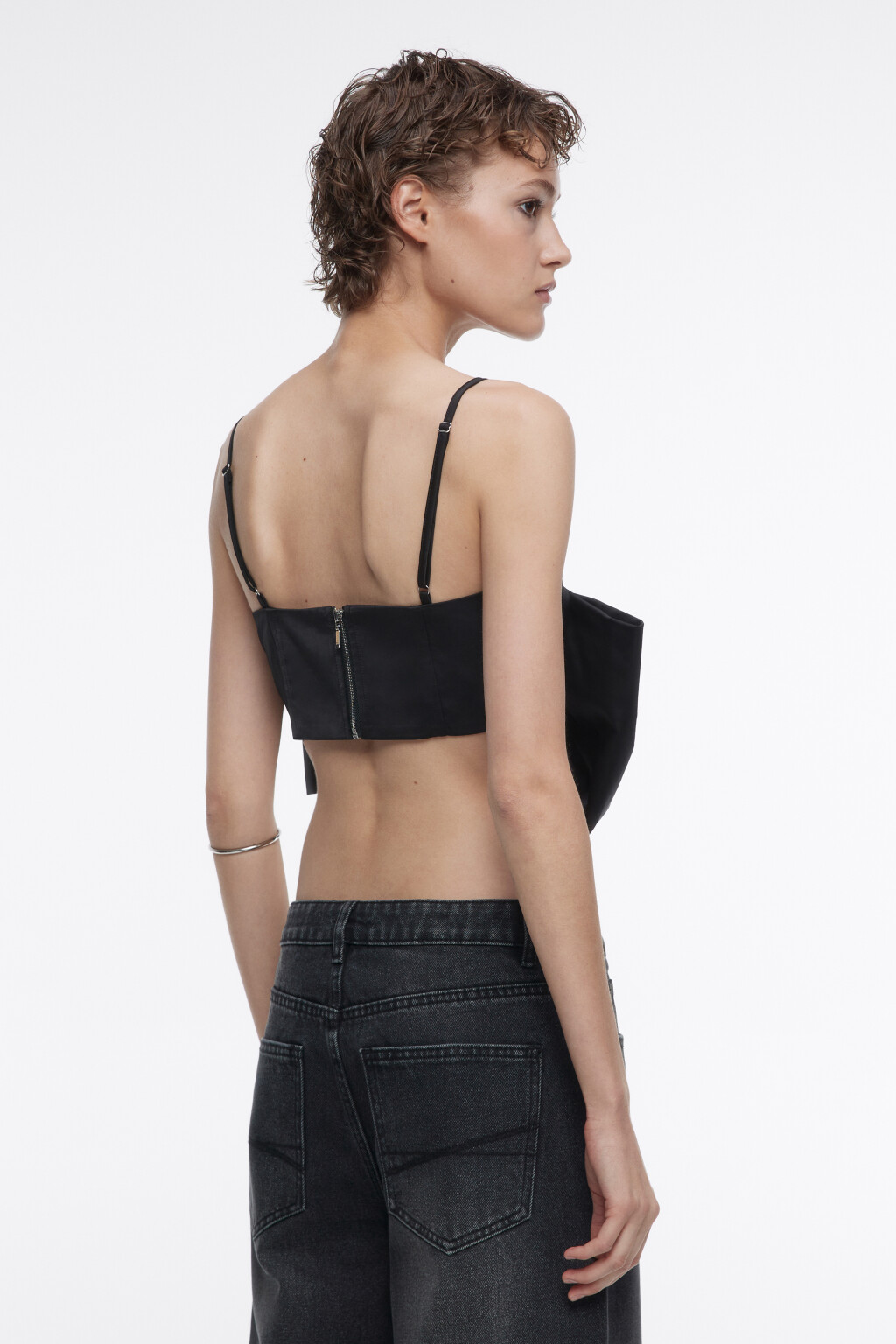 Топ на тонких бретельках с большим бантом - цвет черный - 5