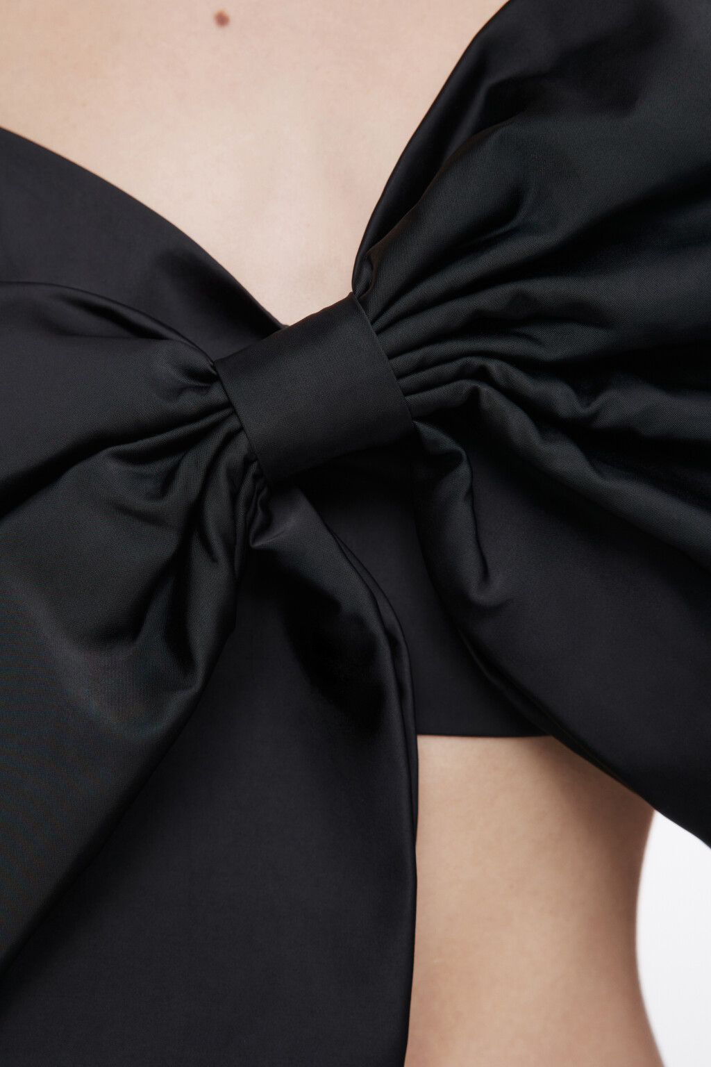 Топ на тонких бретельках с большим бантом - цвет черный - 10