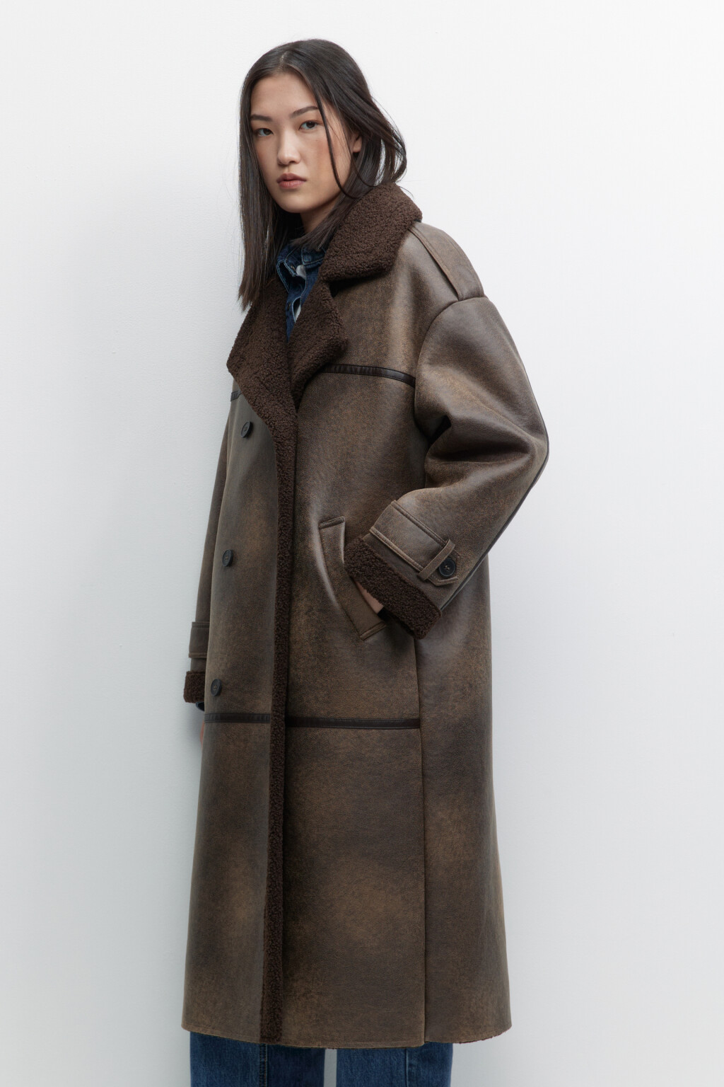 Дубленка длинная с вареным эффектом - цвет коричневый - 4