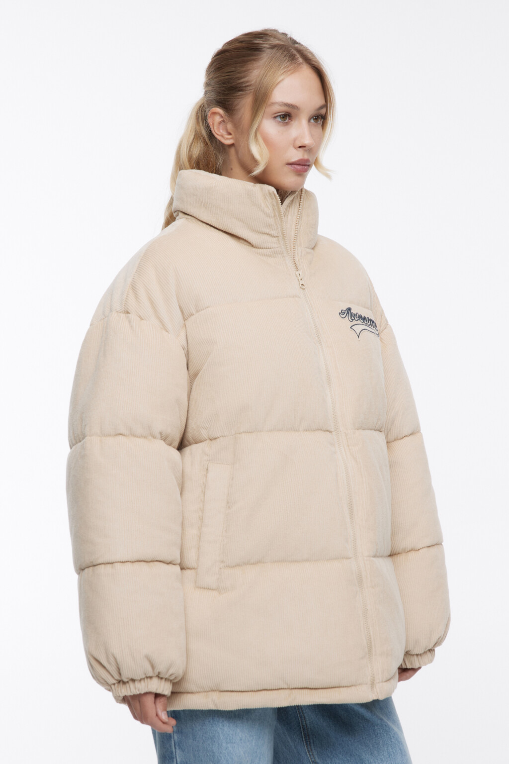 Куртка oversize дутая из вельветовой ткани - цвет бежевый - 4