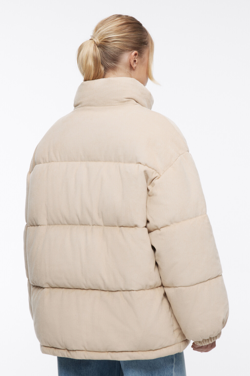 Куртка oversize дутая из вельветовой ткани - цвет бежевый - 5