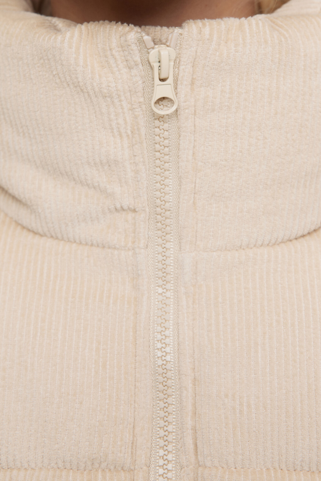 Куртка oversize дутая из вельветовой ткани - цвет бежевый - 7