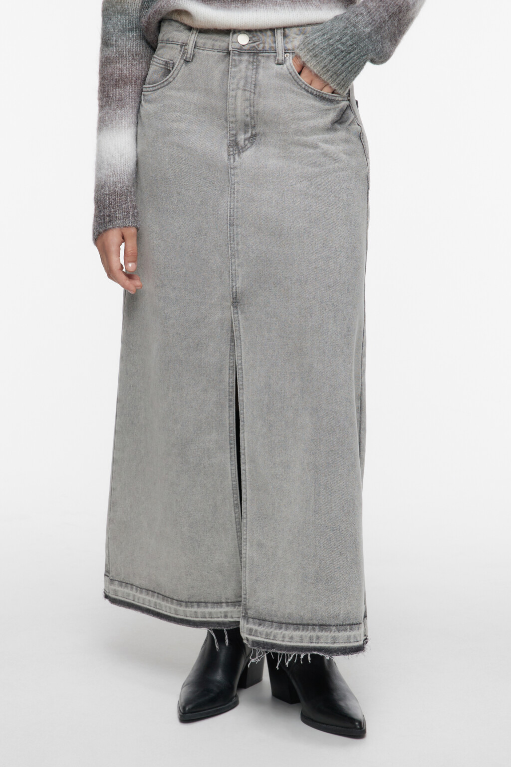 Юбка-трапеция макси джинсовая с открытыми срезами - цвет серый - 2
