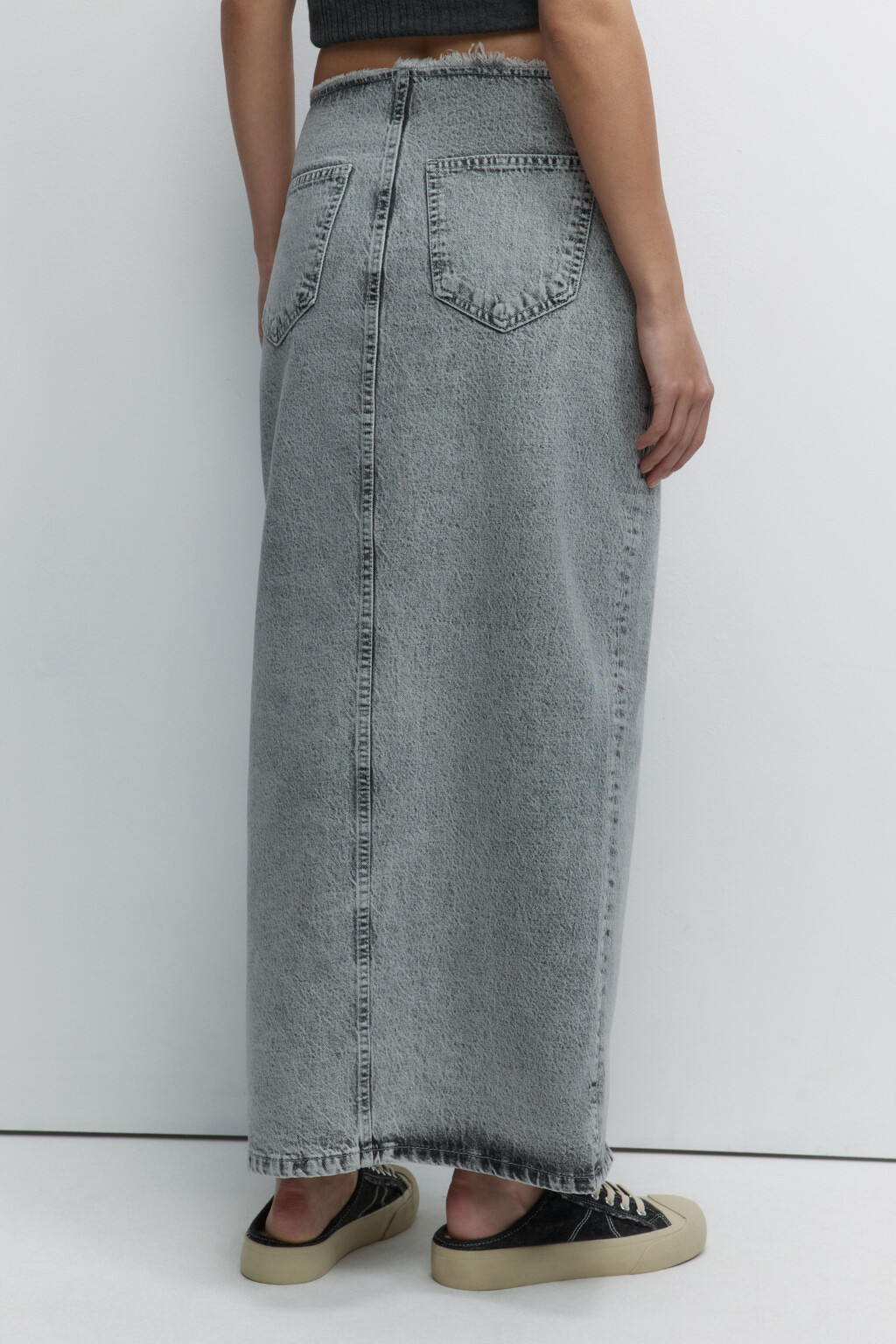 Юбка миди джинсовая прямая с разрезом спереди - цвет серый - 3