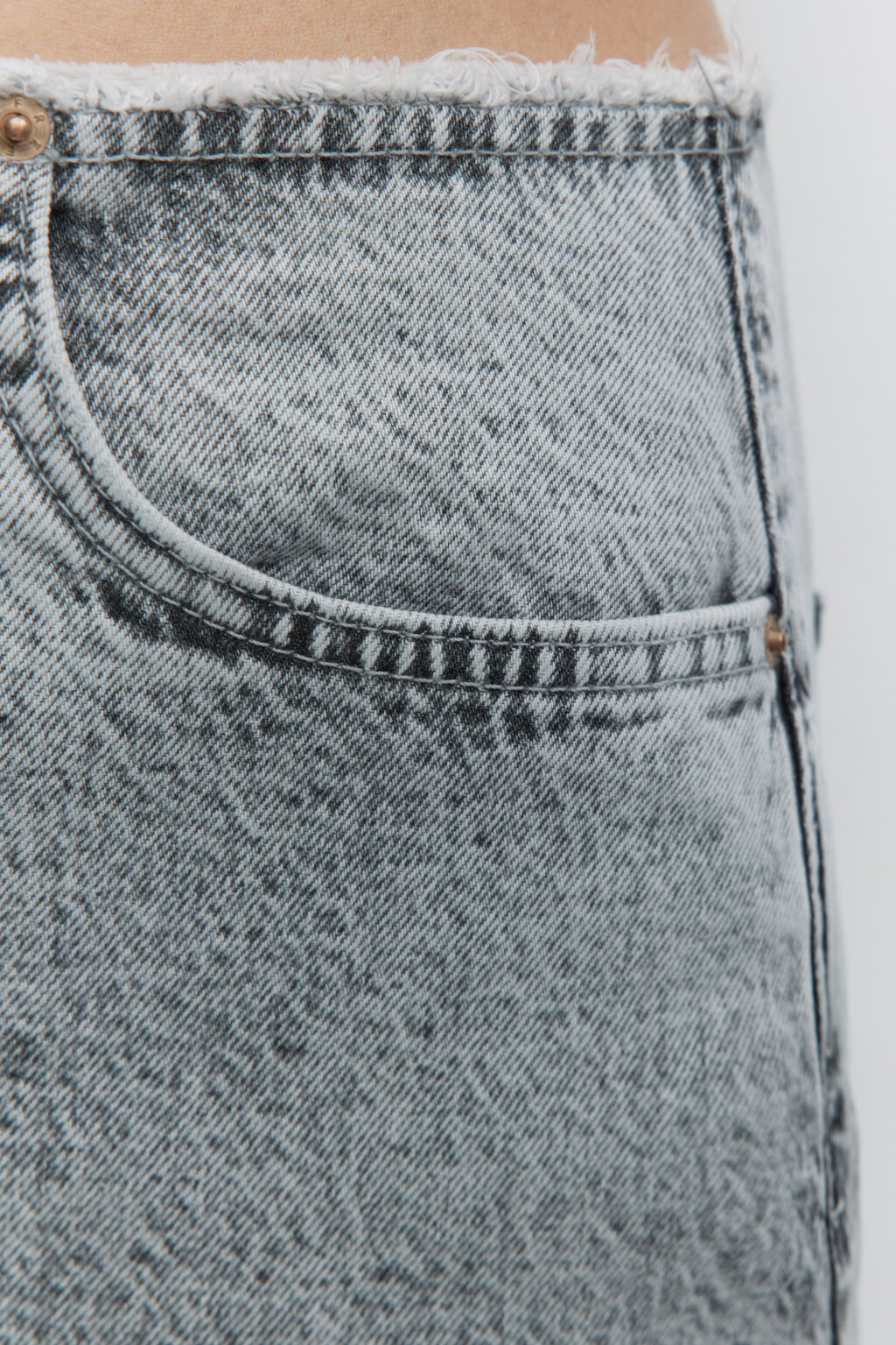 Юбка миди джинсовая прямая с разрезом спереди - цвет серый - 6