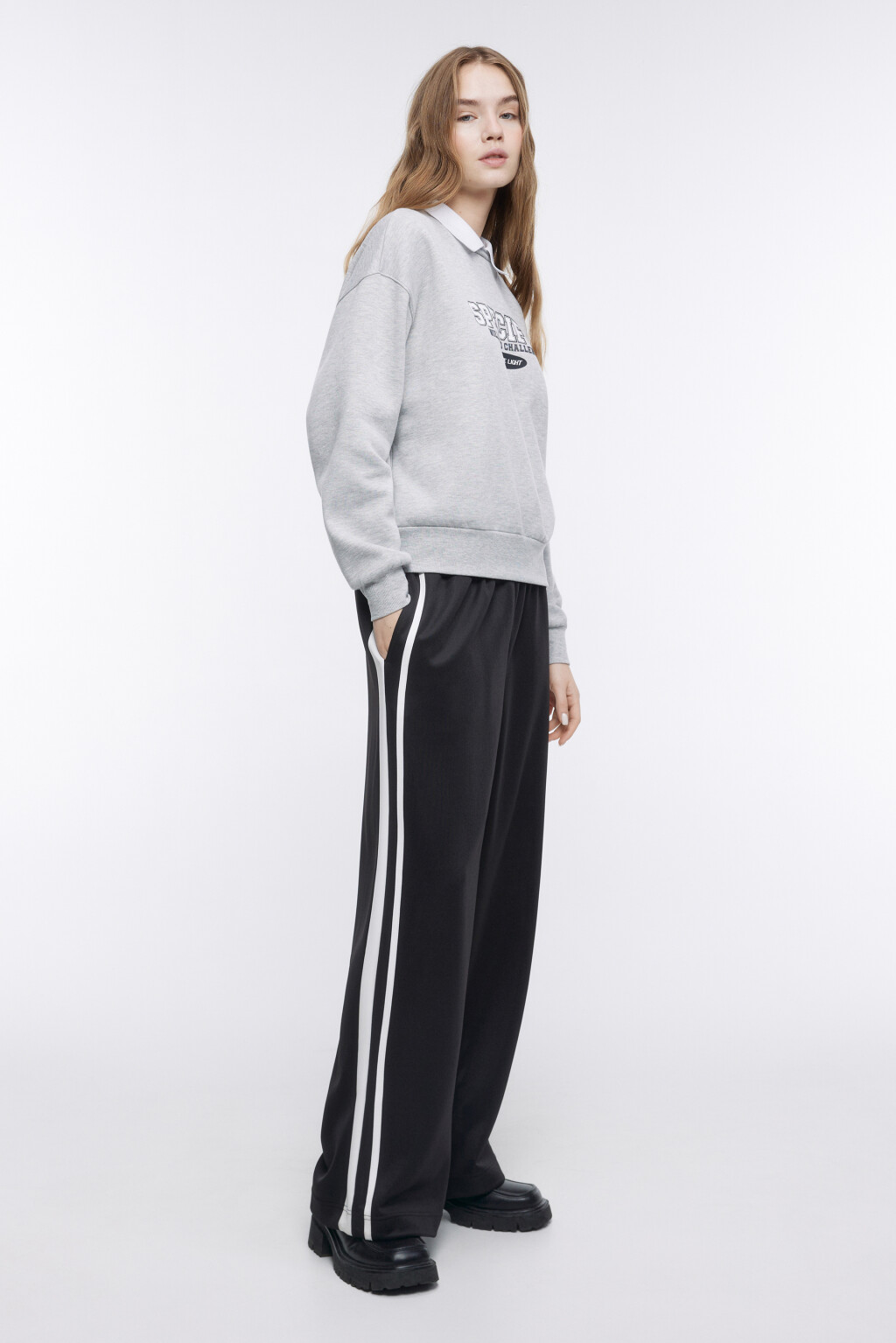 Брюки широкие трикотажные с лампасами - цвет черный - 1