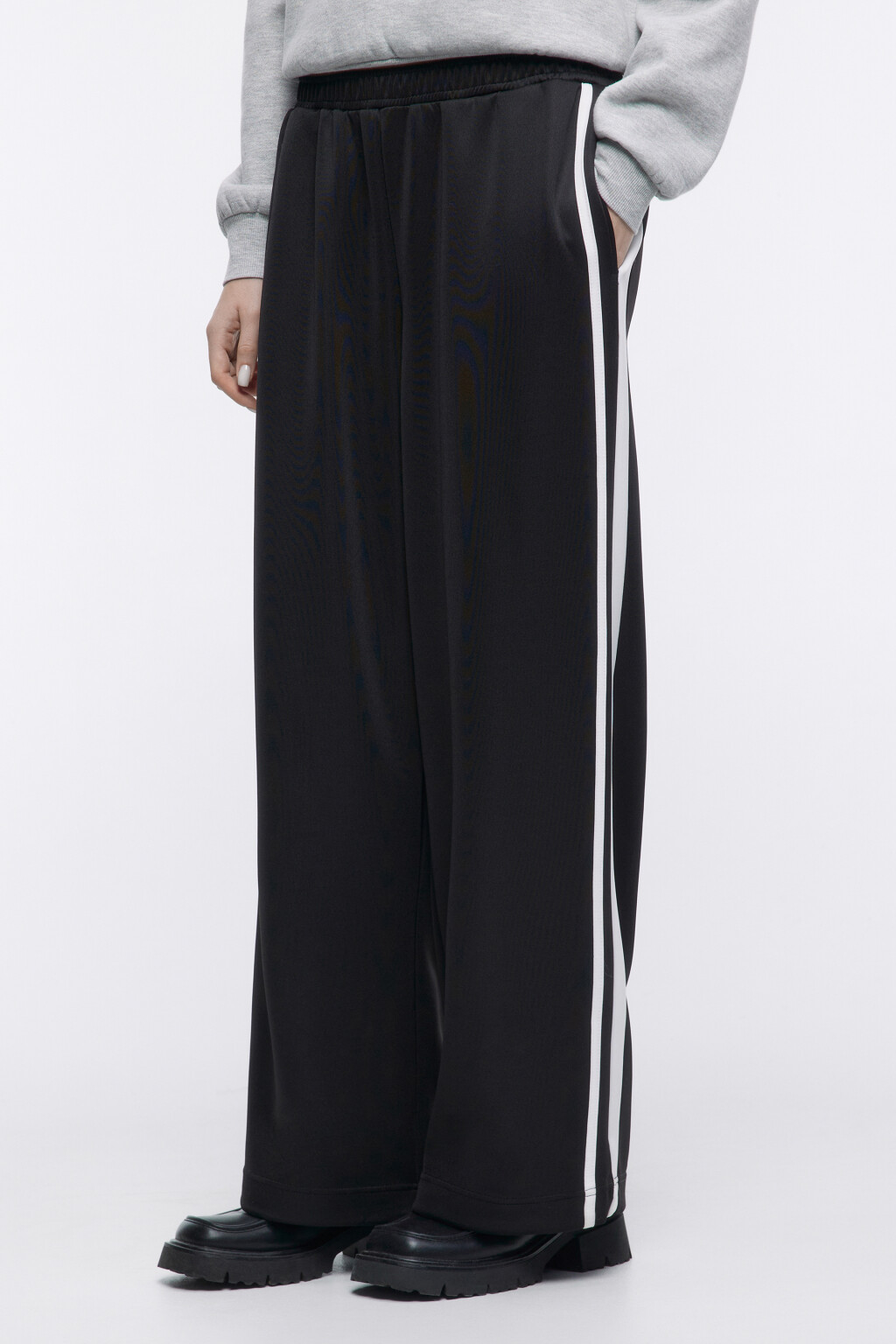 Брюки широкие трикотажные с лампасами - цвет черный - 3