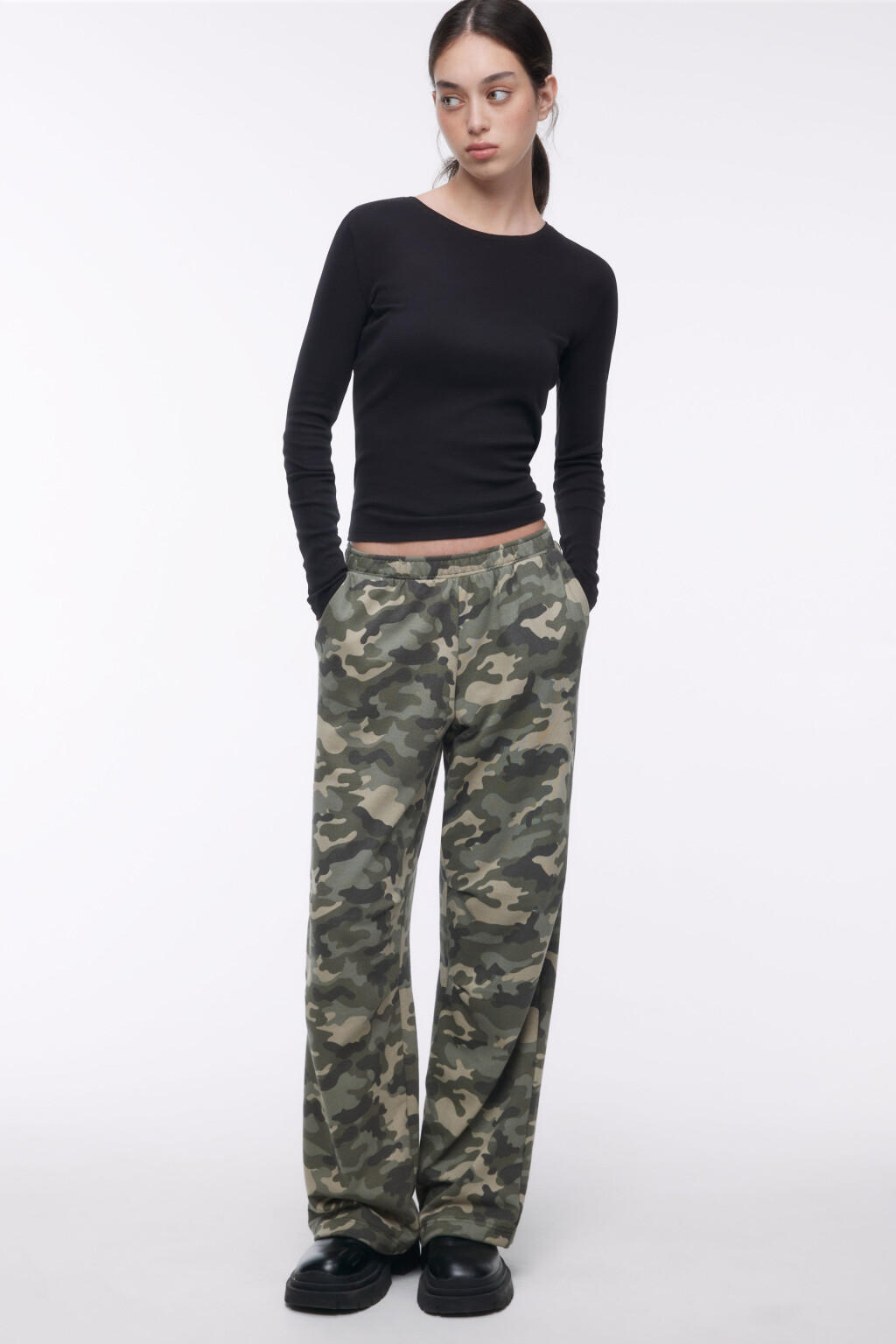 Брюки трикотажные с армейским принтом - цвет зеленый - 1