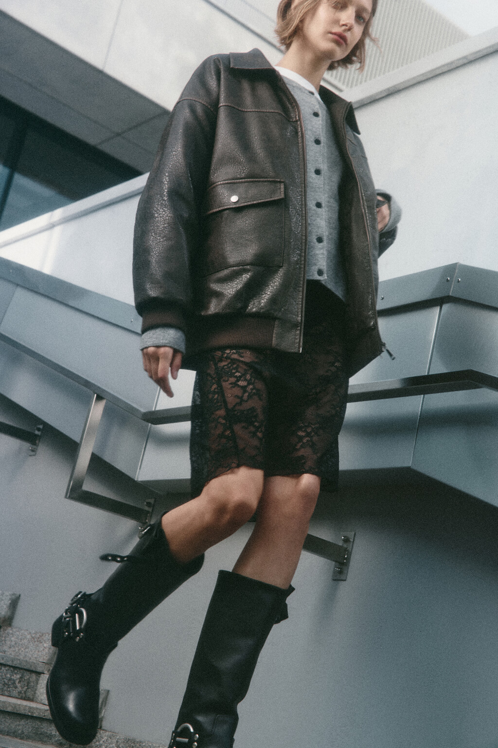 Куртка-бомбер из вареной искусственной кожи - цвет коричневый - 8