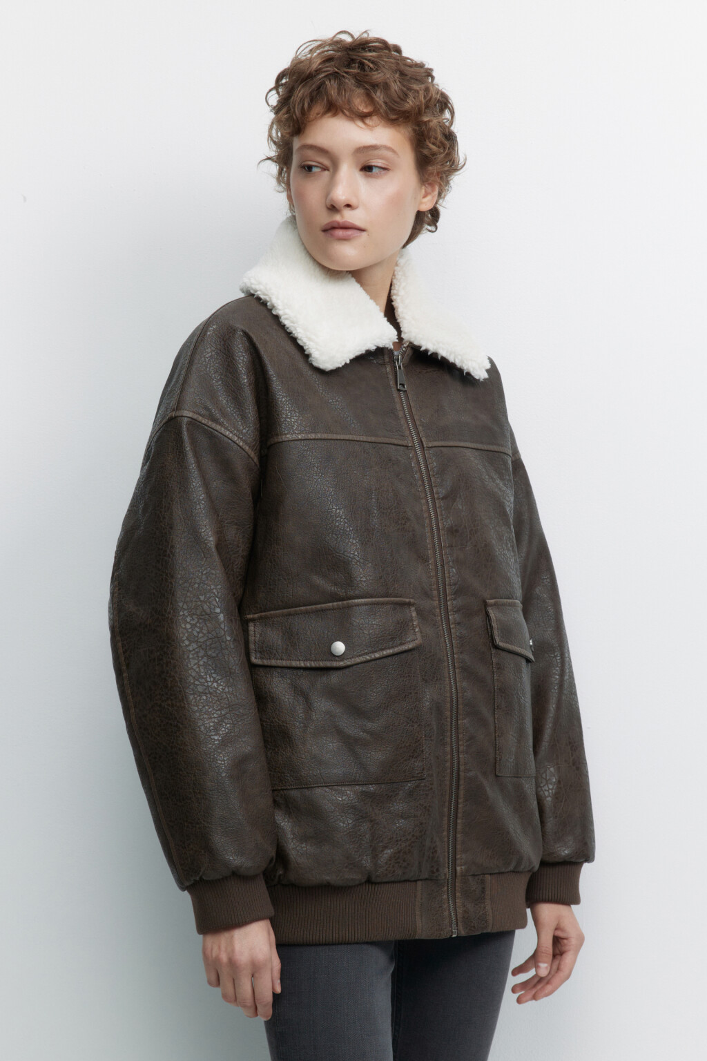Куртка-бомбер из вареной искусственной кожи - цвет коричневый - 3