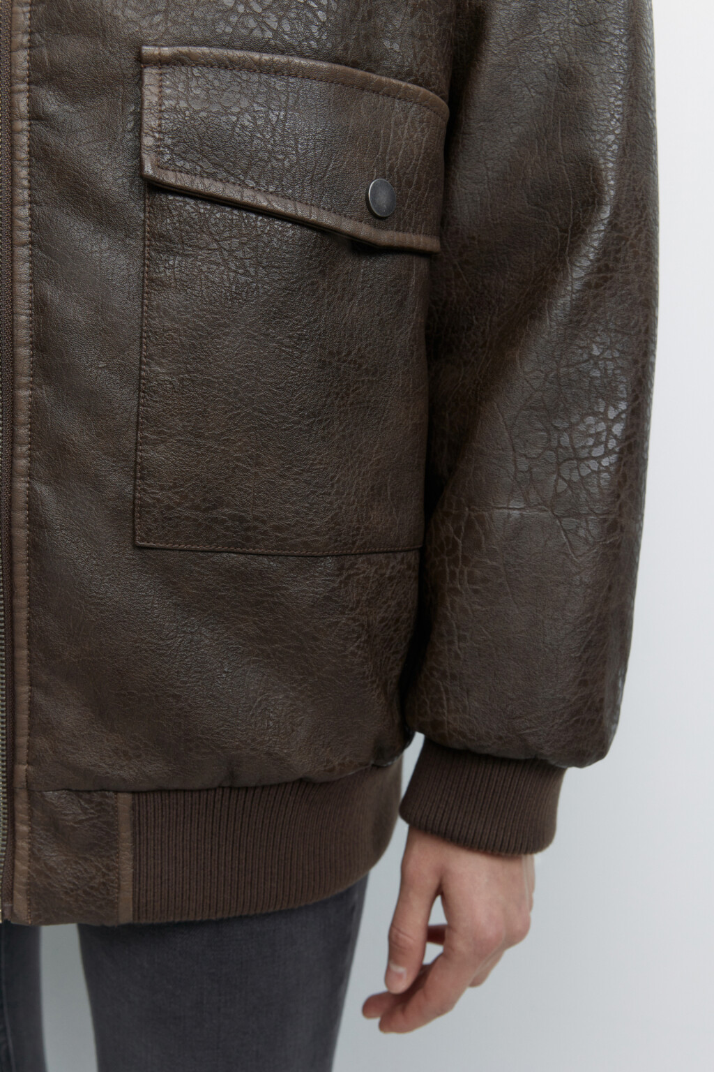 Куртка-бомбер из вареной искусственной кожи - цвет коричневый - 6