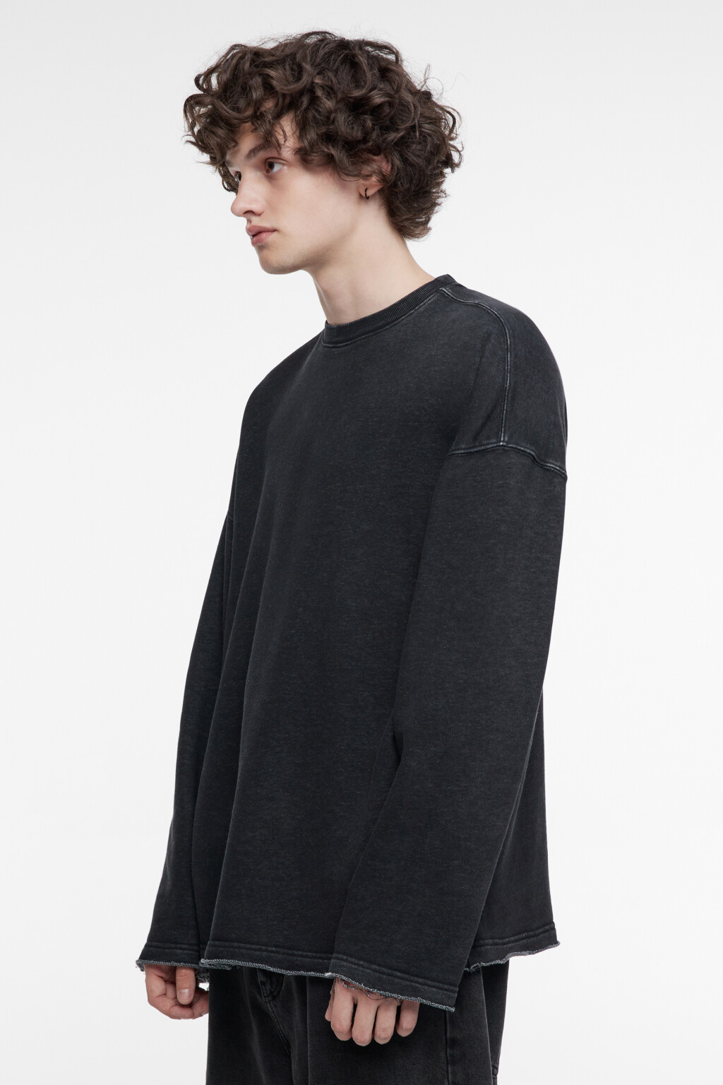 Свитшот oversize с состаренным эффектом - цвет черный - 2