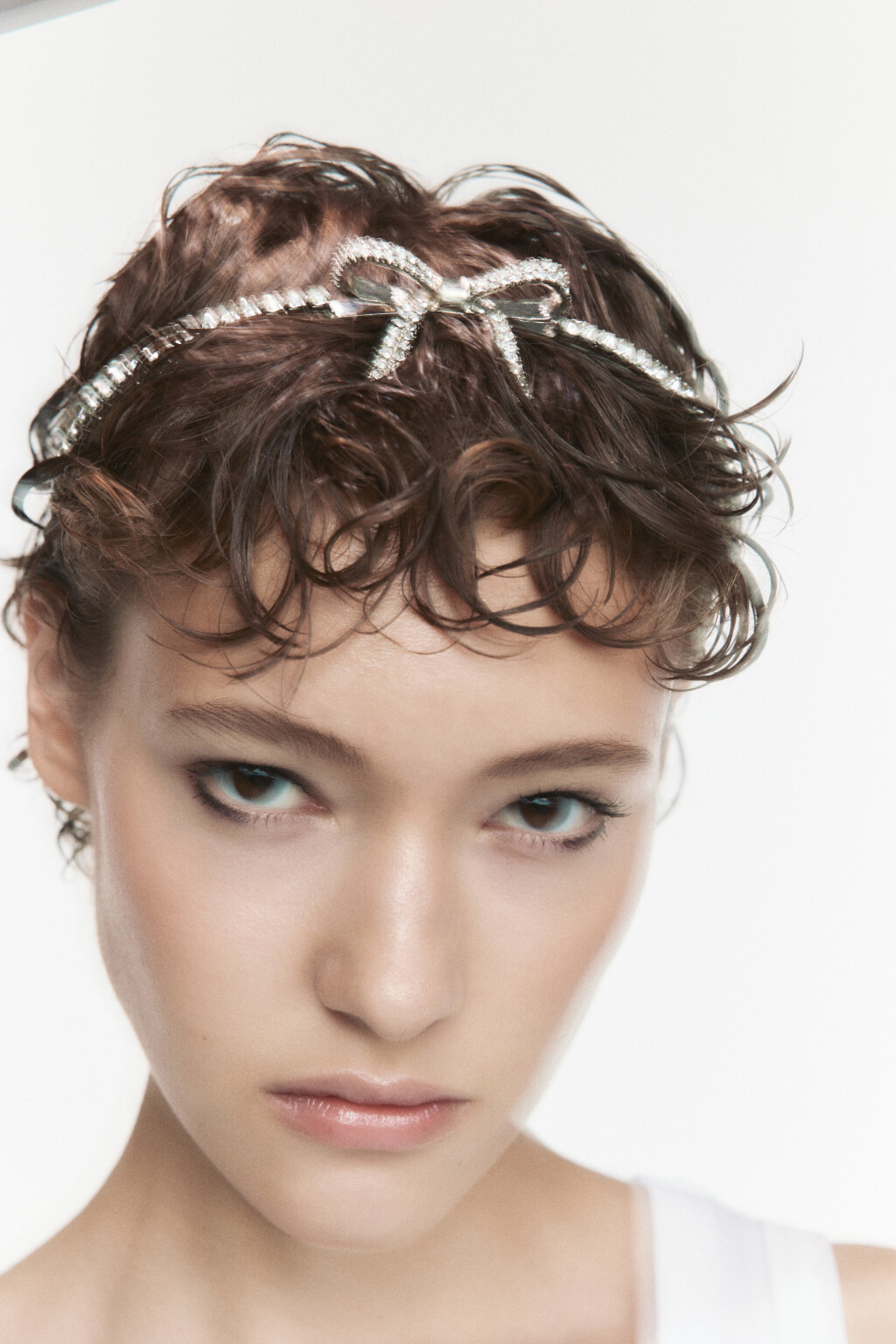 Ободок металлический с бантом и стразами - цвет серый - 2