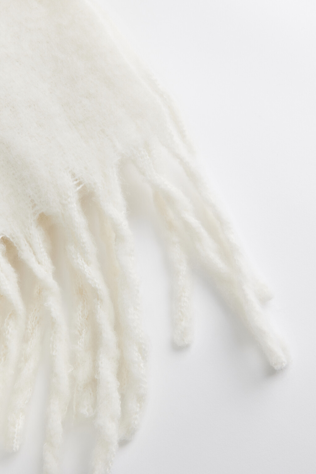 Шарф пухлый однотонный с длинной бахромой - цвет бежевый - 5