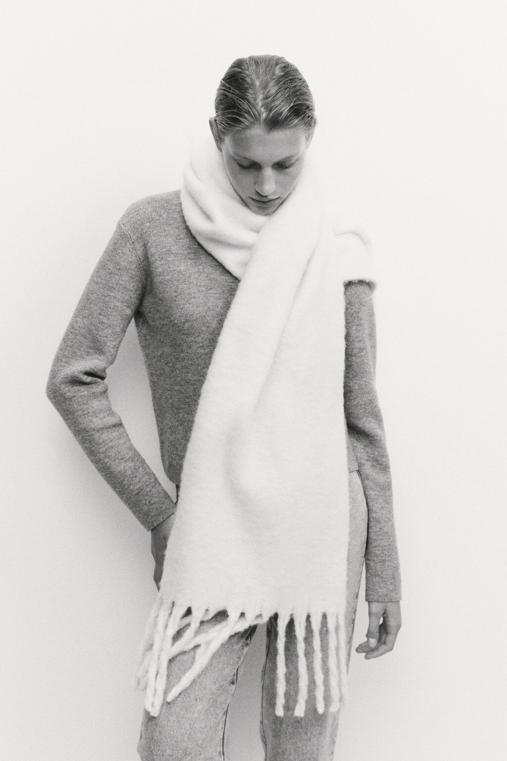 Шарф пухлый однотонный с длинной бахромой - цвет бежевый - 1