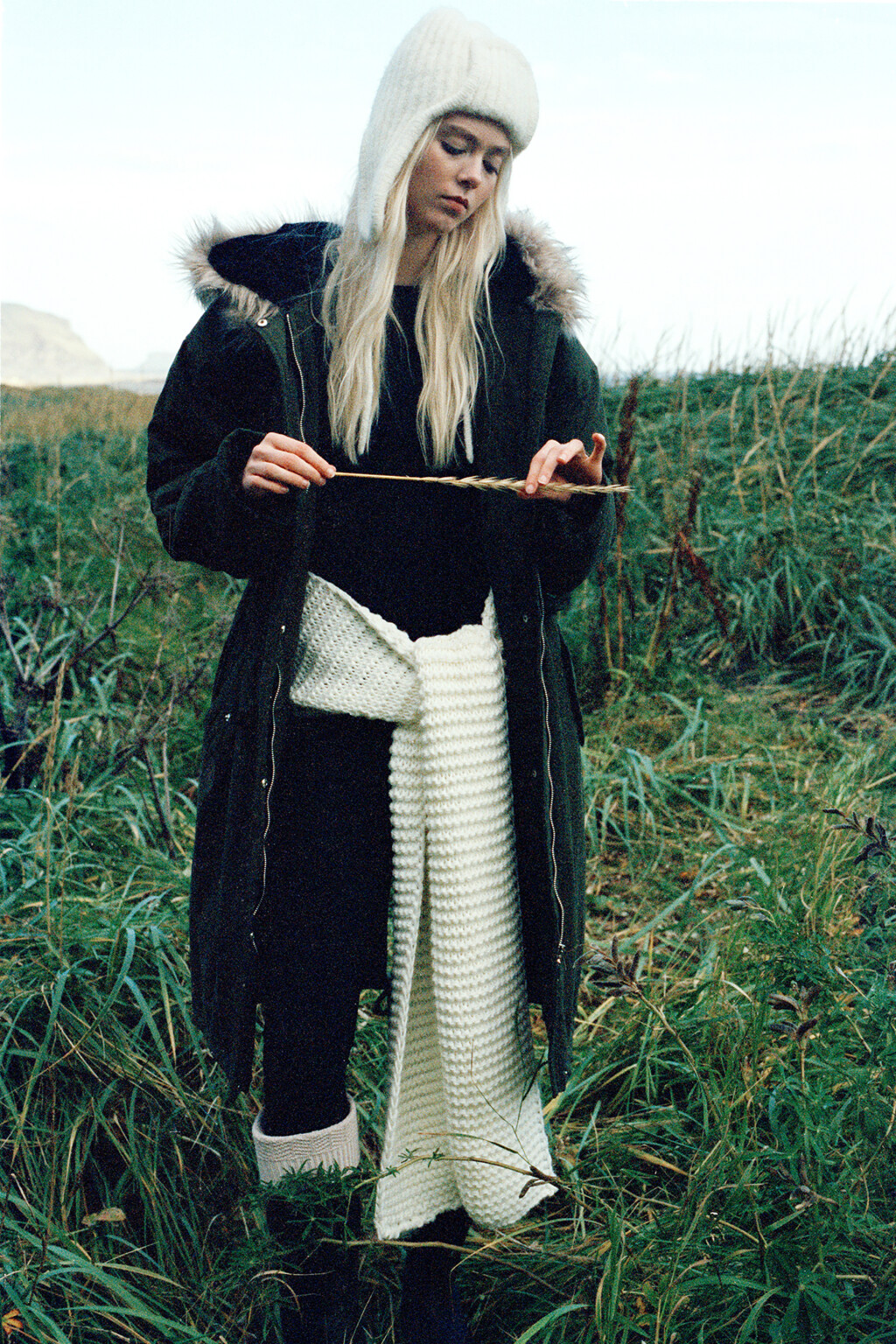 Шарф однотонный крупной фактурной вязки - цвет бежевый - 4