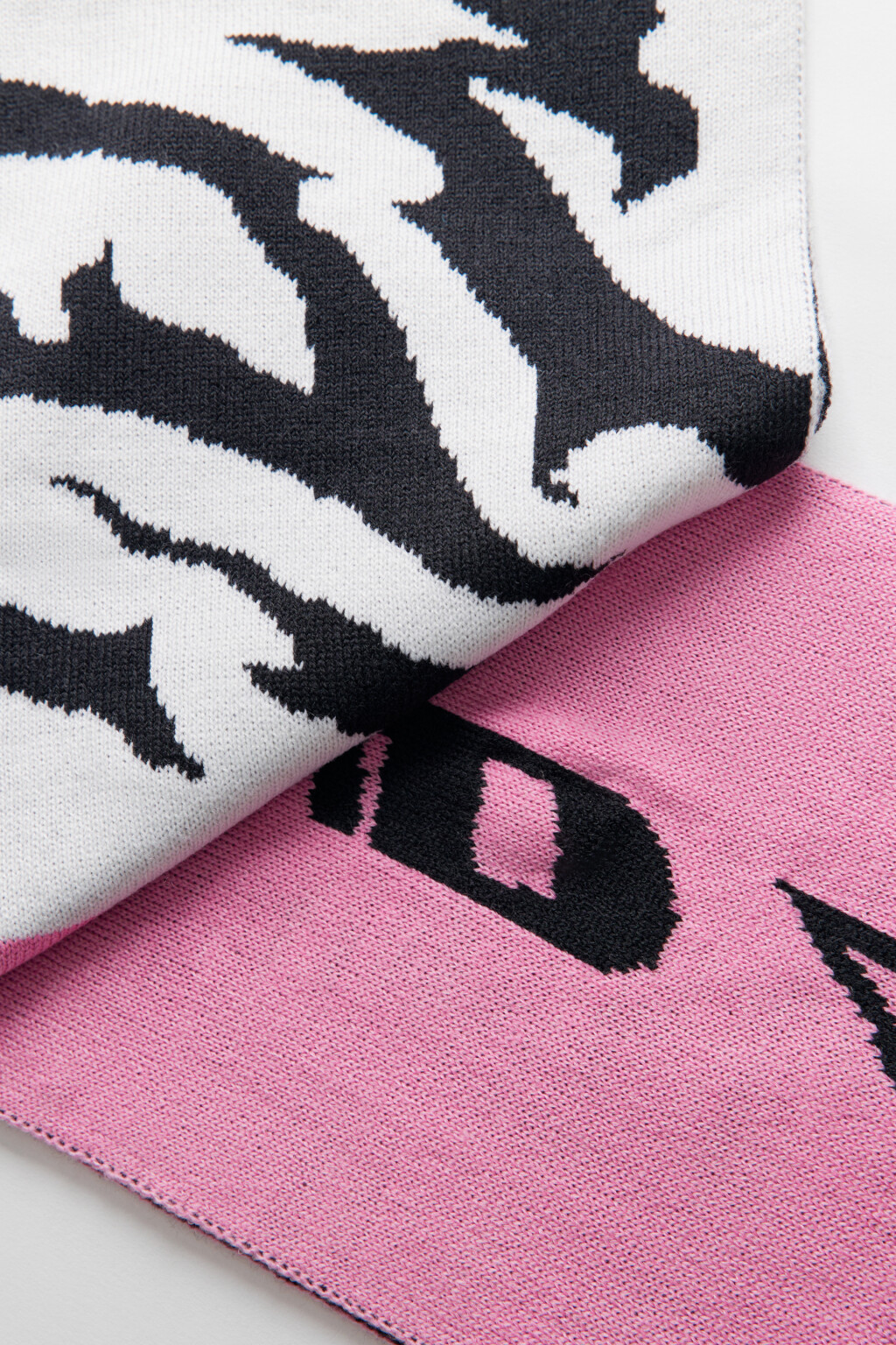 Шарф узкий вязаный с принтом и надписью - цвет мультиколор - 2