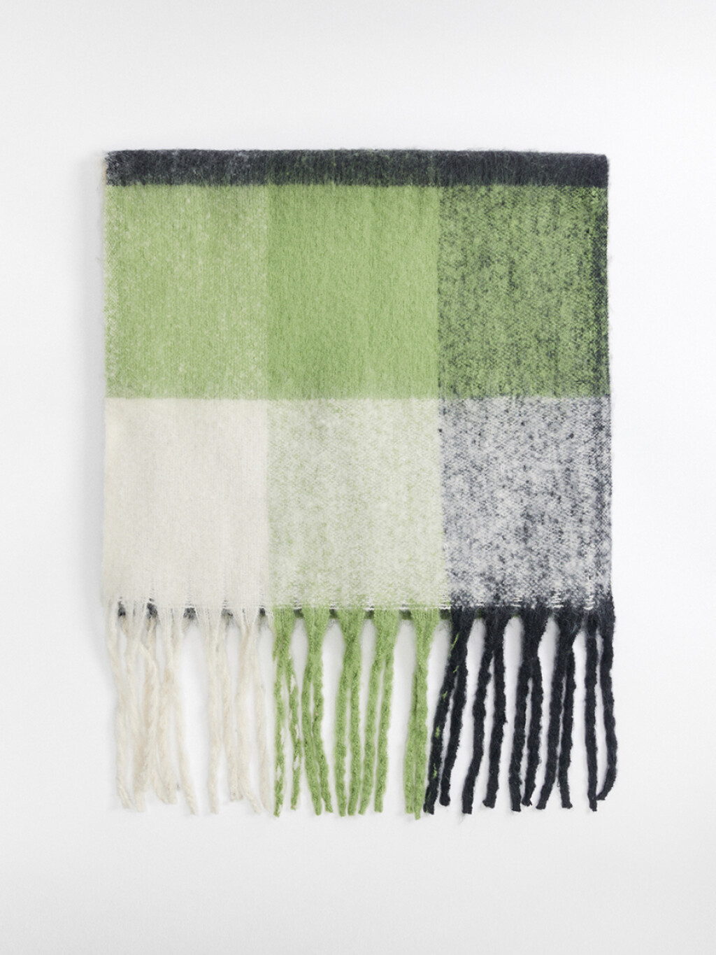 Шарф пушистый клетчатый с бахромой - цвет мультиколор - 1